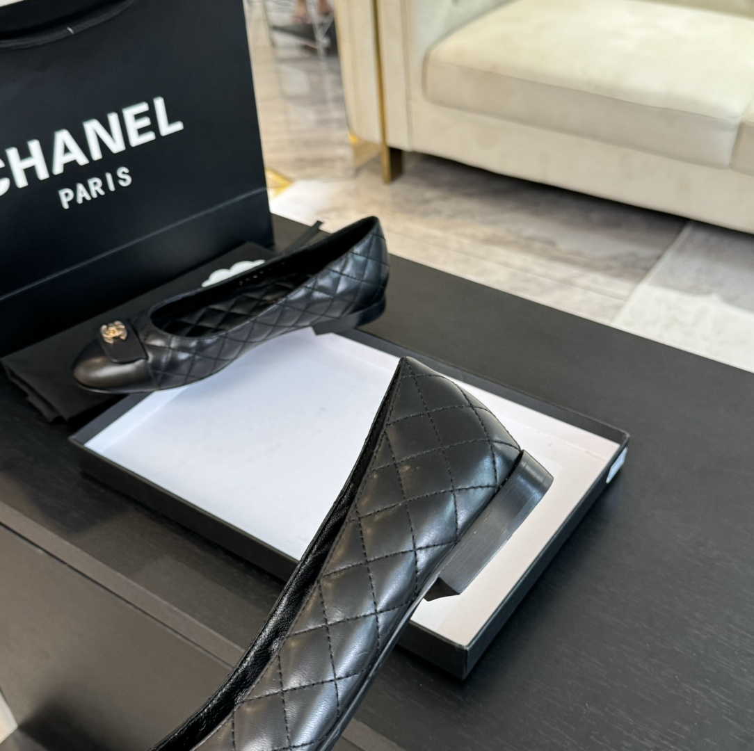 Chanel Quilted Leather Ballerinas with CC Clasp - Classic & Chic 8 i1723188987 8370 4