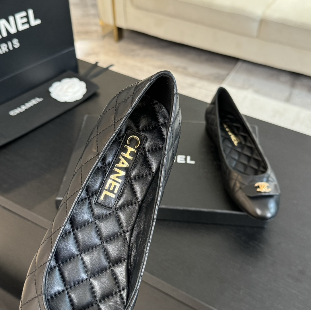 Chanel Quilted Leather Ballerinas with CC Clasp - Classic & Chic 5 i1723188987 8489 1