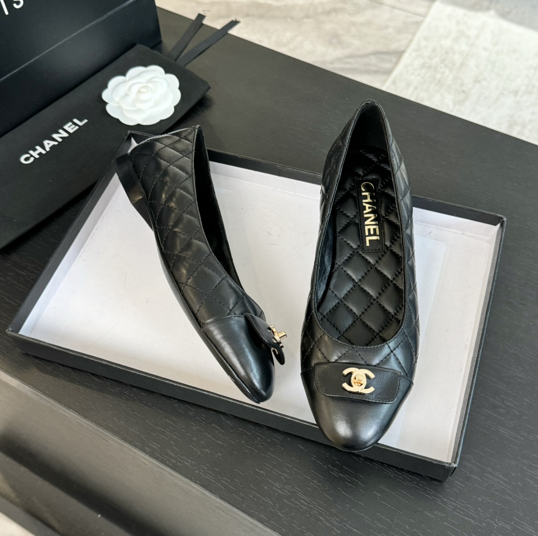 Chanel Quilted Leather Ballerinas with CC Clasp - Classic & Chic 4 i1723188987 8666 3