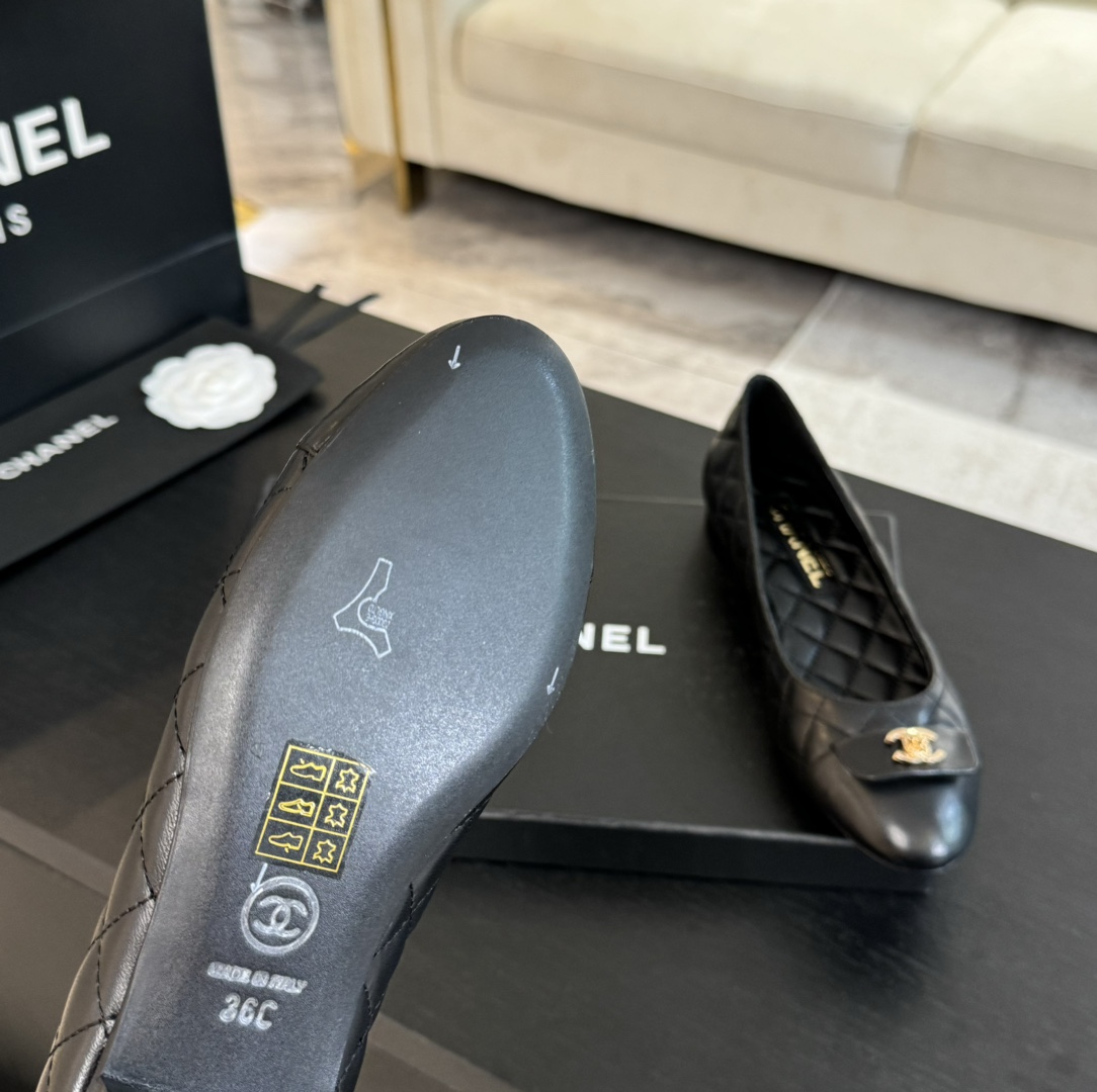 Chanel Quilted Leather Ballerinas with CC Clasp - Classic & Chic 10 i1723188987 9456 0