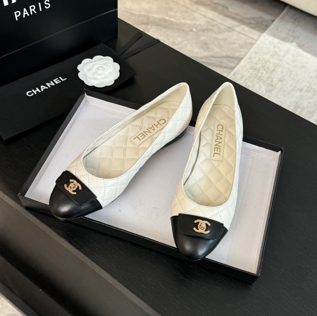 Chanel Ballerina Flats with Bow, Quilted Lambskin, and Contrasting Cap Toe 4 i1723189007 2044 0