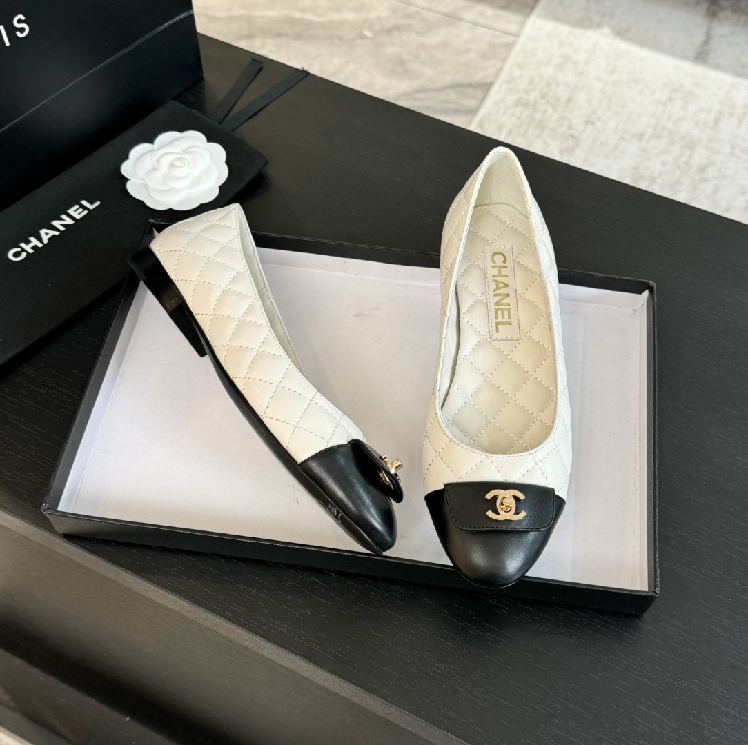 Chanel Ballerina Flats with Bow, Quilted Lambskin, and Contrasting Cap Toe 5 i1723189007 2727 2