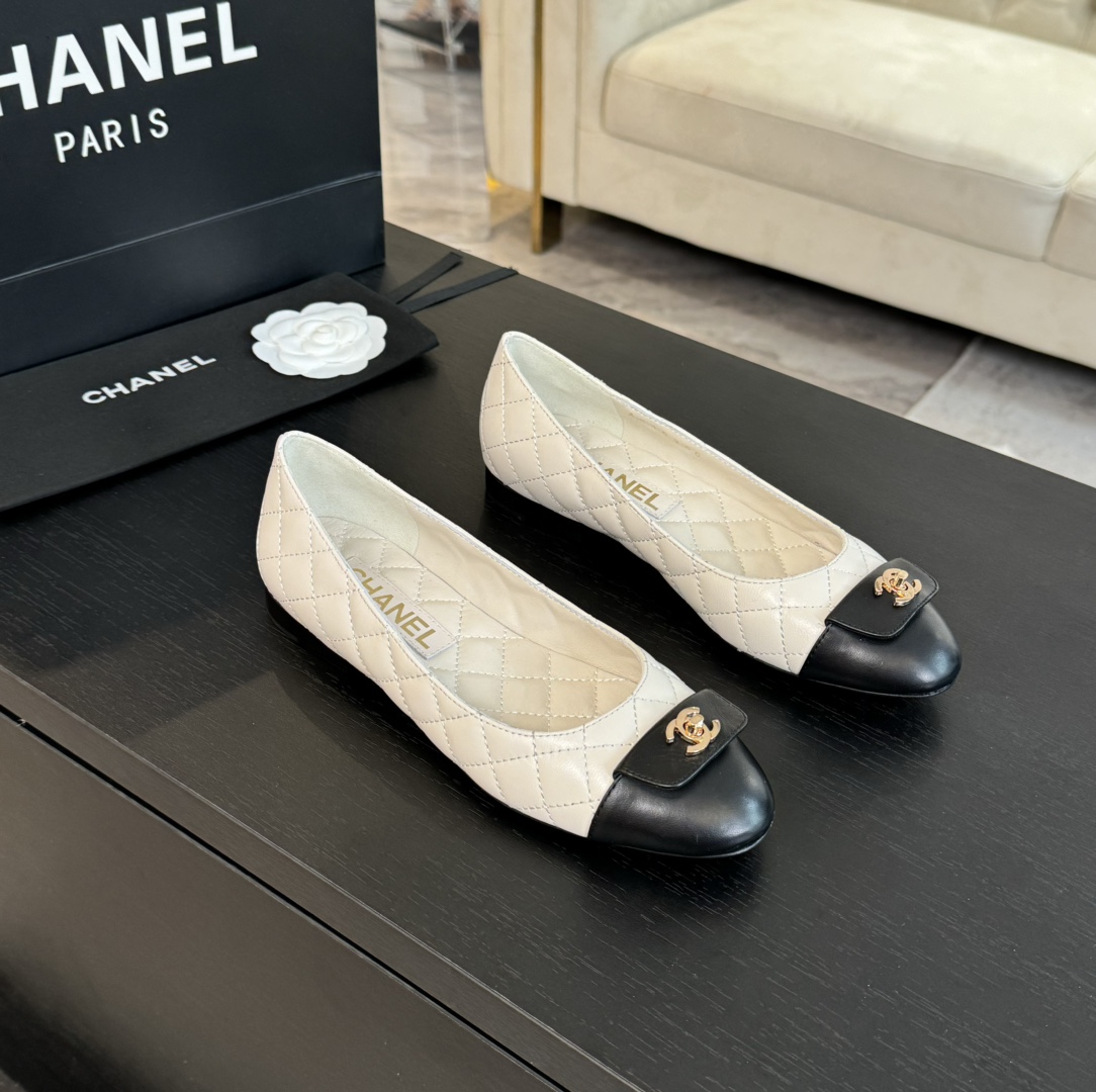 Chanel Ballerina Flats with Bow, Quilted Lambskin, and Contrasting Cap Toe 2 i1723189007 3345 7