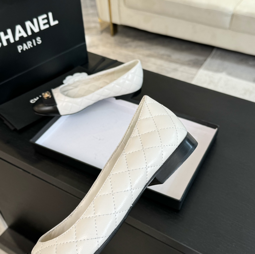 Chanel Ballerina Flats with Bow, Quilted Lambskin, and Contrasting Cap Toe 9 i1723189007 3973 6