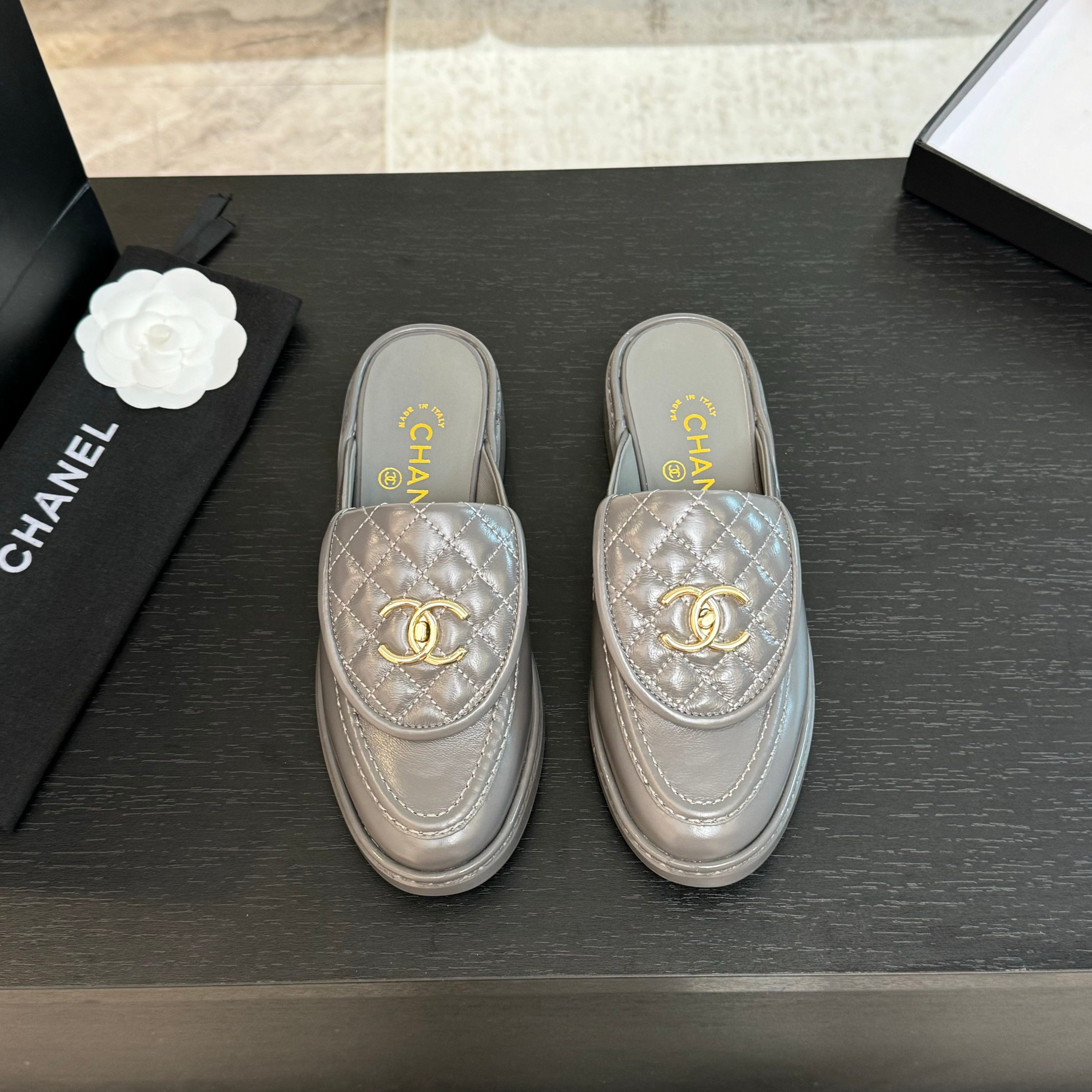 Chanel Almacenar
 Zapatos Pantuflas Loafers Vender diseñador de lujo en línea
 Dermis Piel oveja Seda