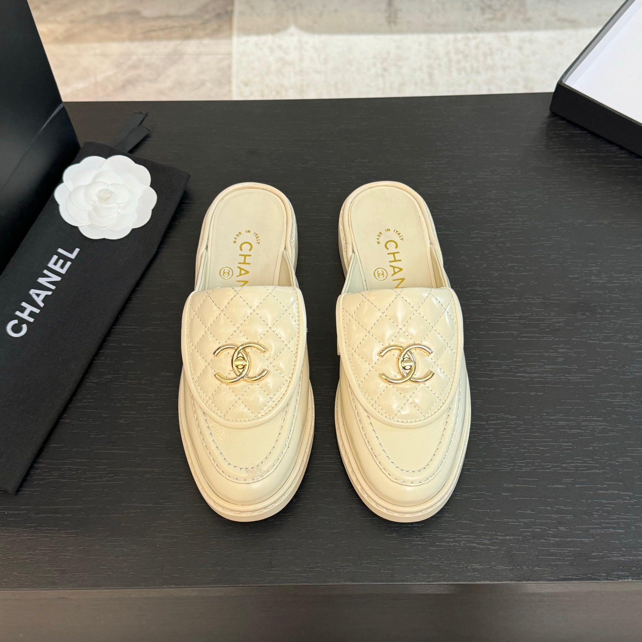 Réplica de españa 7 estrellas
 Chanel Zapatos Pantuflas Loafers Outlet 1: 1 réplica
 Dermis Piel oveja Seda