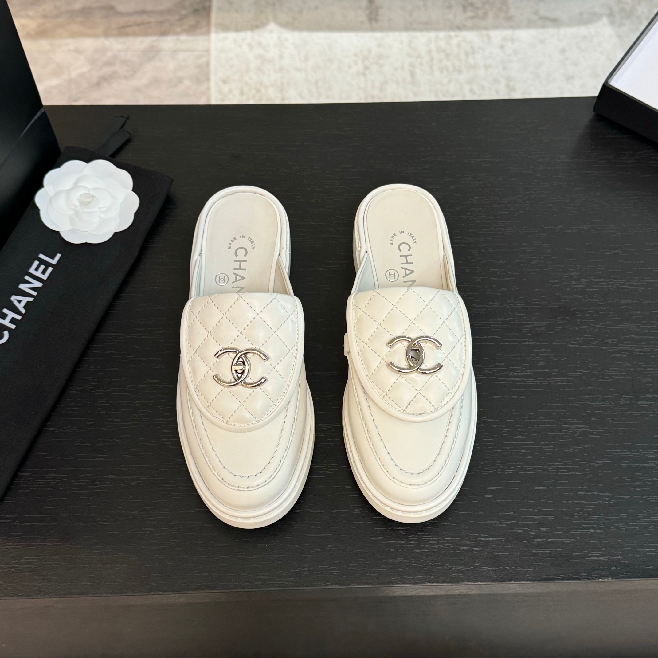 Chanel Zapatos Pantuflas Loafers Dermis Piel de oveja Seda