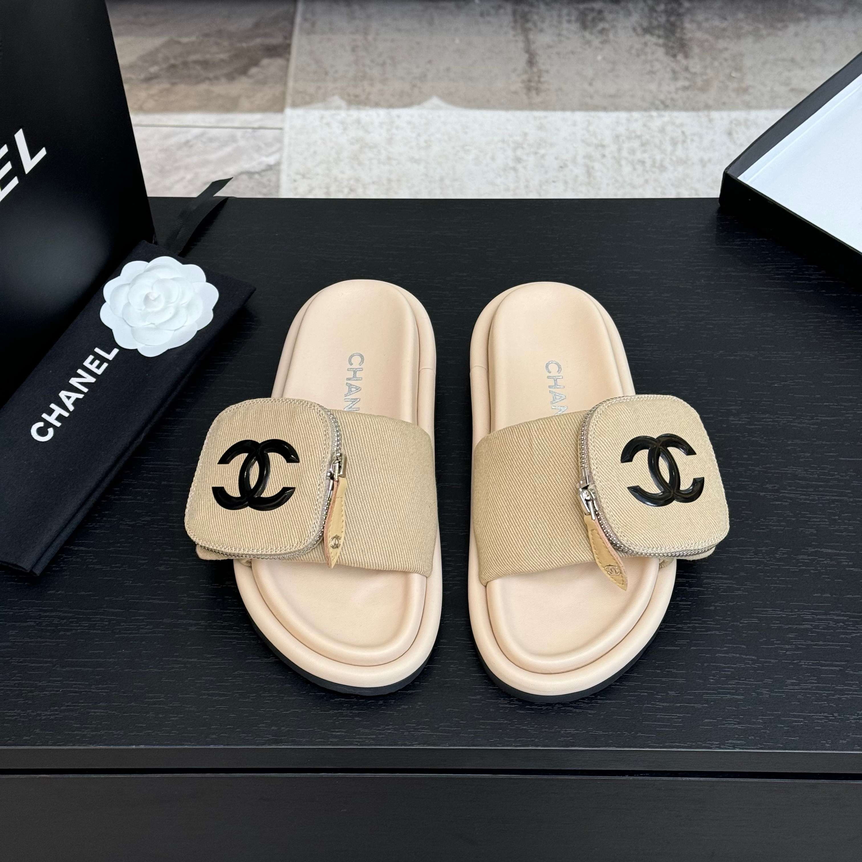 NO:238926,*25 Counter [authentic level] version!  !  Official catalog Number of codes 35, 36, 37, 38, 39 (34/40/41 Custom made to communicate with customer service) Heel height: 4.5cm All are equipped with genuine Italian packaging, slippers, slippers19860909*25 专柜【正品级】版本！！ 官方目录 码数35、36、37、38、39 (34/40/41 需要定做跟客服♂沟通)  跟高:4.5cm 均配有意大利正品包装,拖鞋,slippers,Women's Shoes