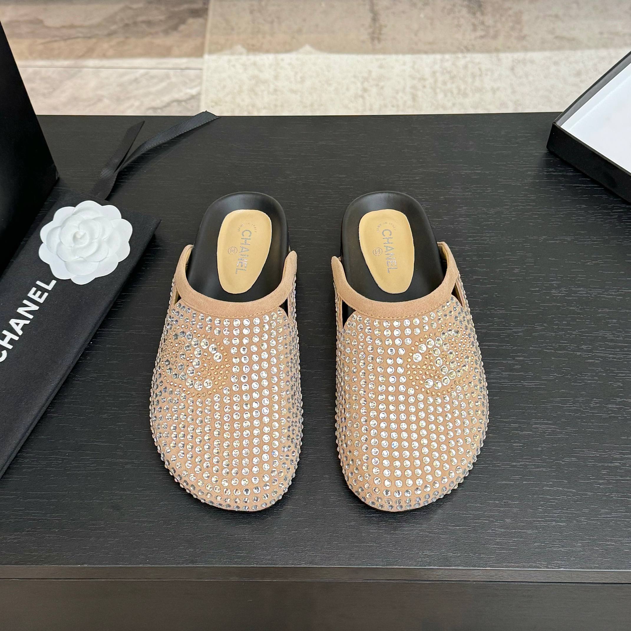 NO:238925,*25 Counter [authentic level] version!  !  Official catalog Number of codes 35, 36, 37, 38, 39 (34/40/41 Customized to communicate with customer service) P hot diamond P glossy heel height 3cm all come with genuine Italian packaging, half-drag19860909*25 专柜【正品级】版本！！ 官方目录 码数35、36、37、38、39 (34/40/41 需要定做跟客服♂沟通)  P烫钻P 光面 跟高3cm 均配有意大利正品包装,半拖,Women's Shoes