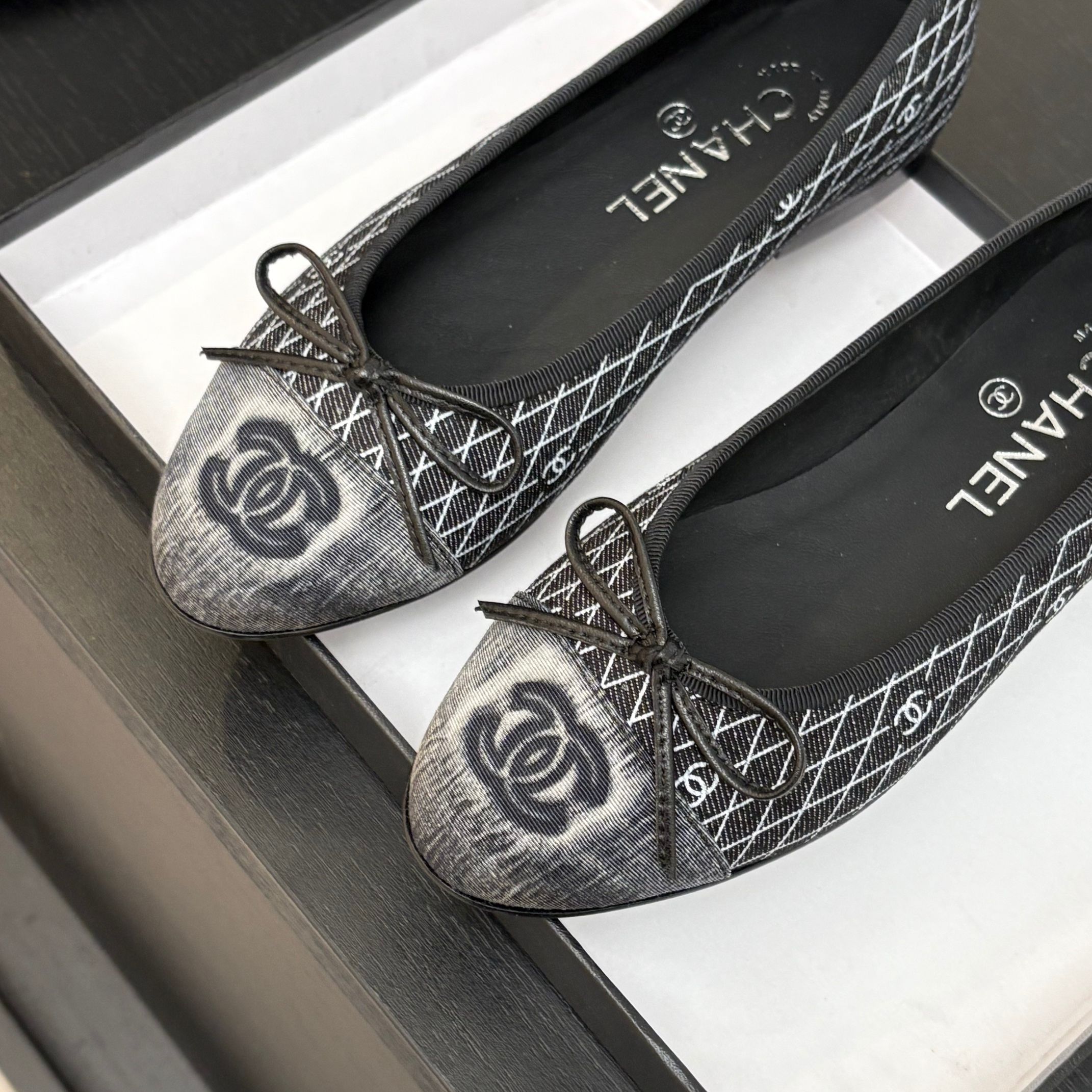 Elegant Chanel 25P Denim Ballet Flats - Authentic Quality & Craftsmanship 7 a1742113997777 2142