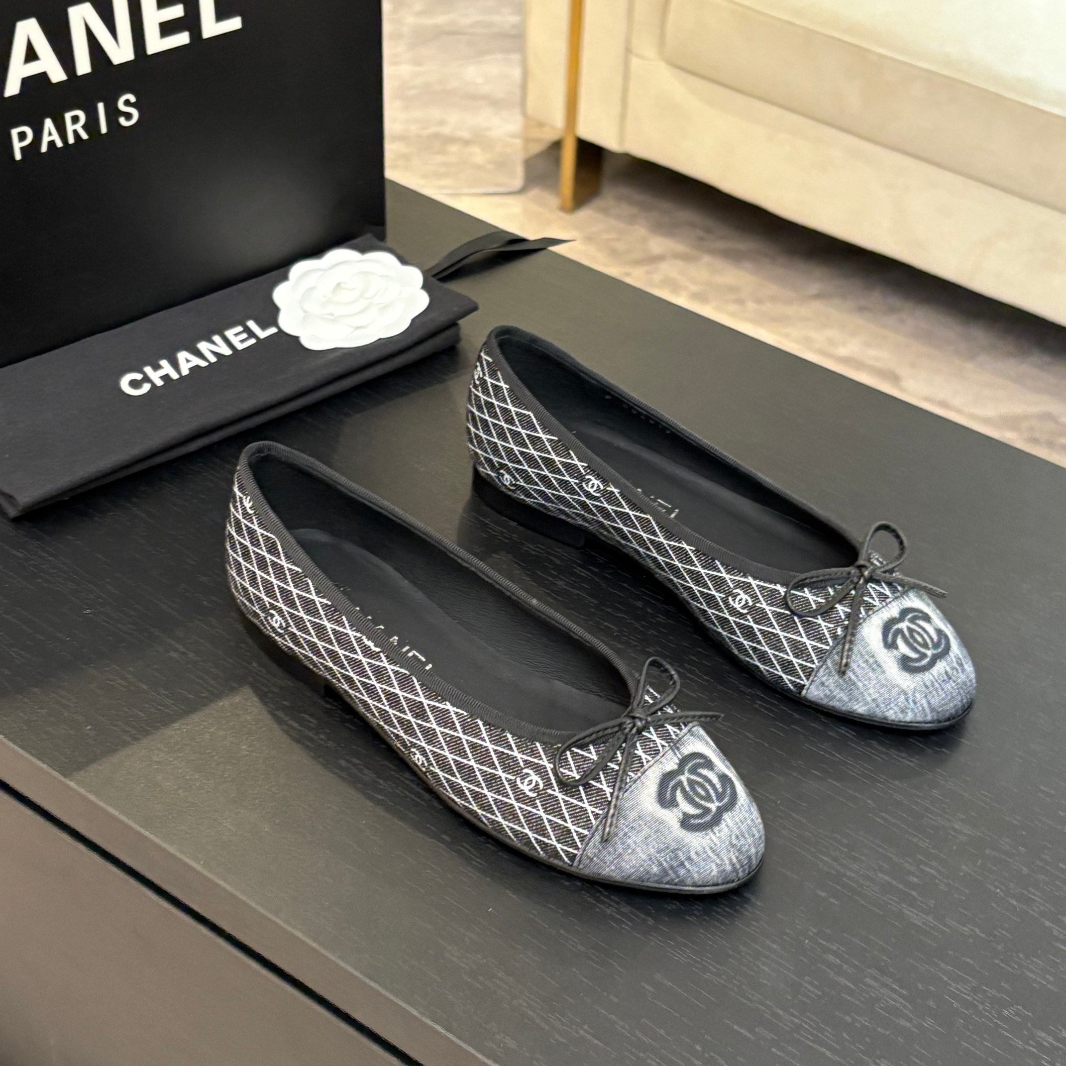 Elegant Chanel 25P Denim Ballet Flats - Authentic Quality & Craftsmanship