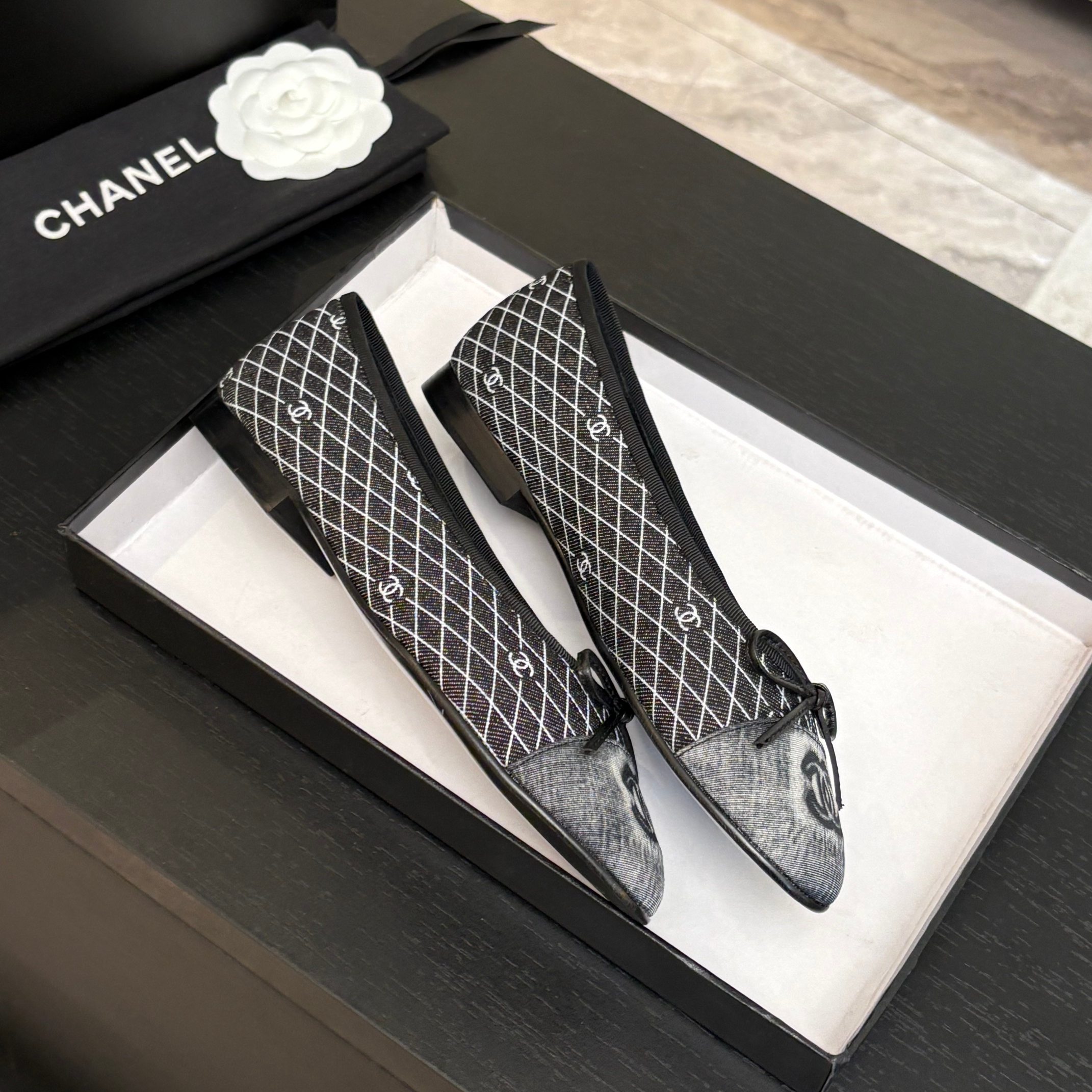 Elegant Chanel 25P Denim Ballet Flats - Authentic Quality & Craftsmanship 4 a1742114000042 2516