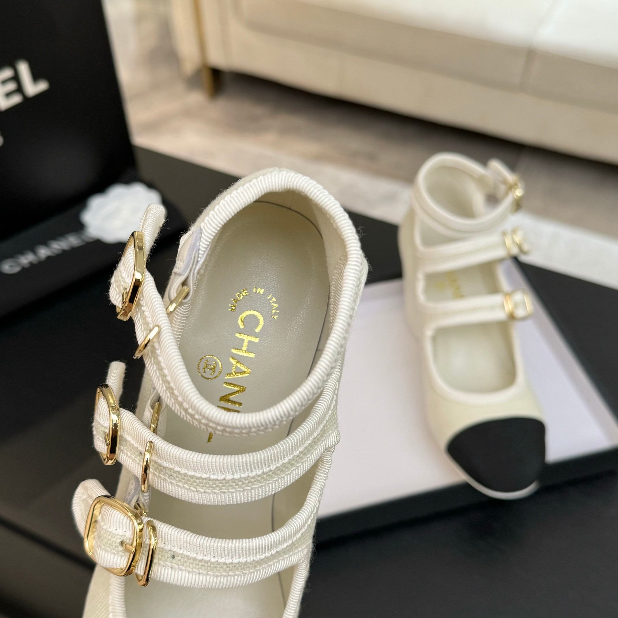 Chanel Mary Jane Block Heel Pumps with Double C Buckle and T-strap 6 a1742983242027 0081