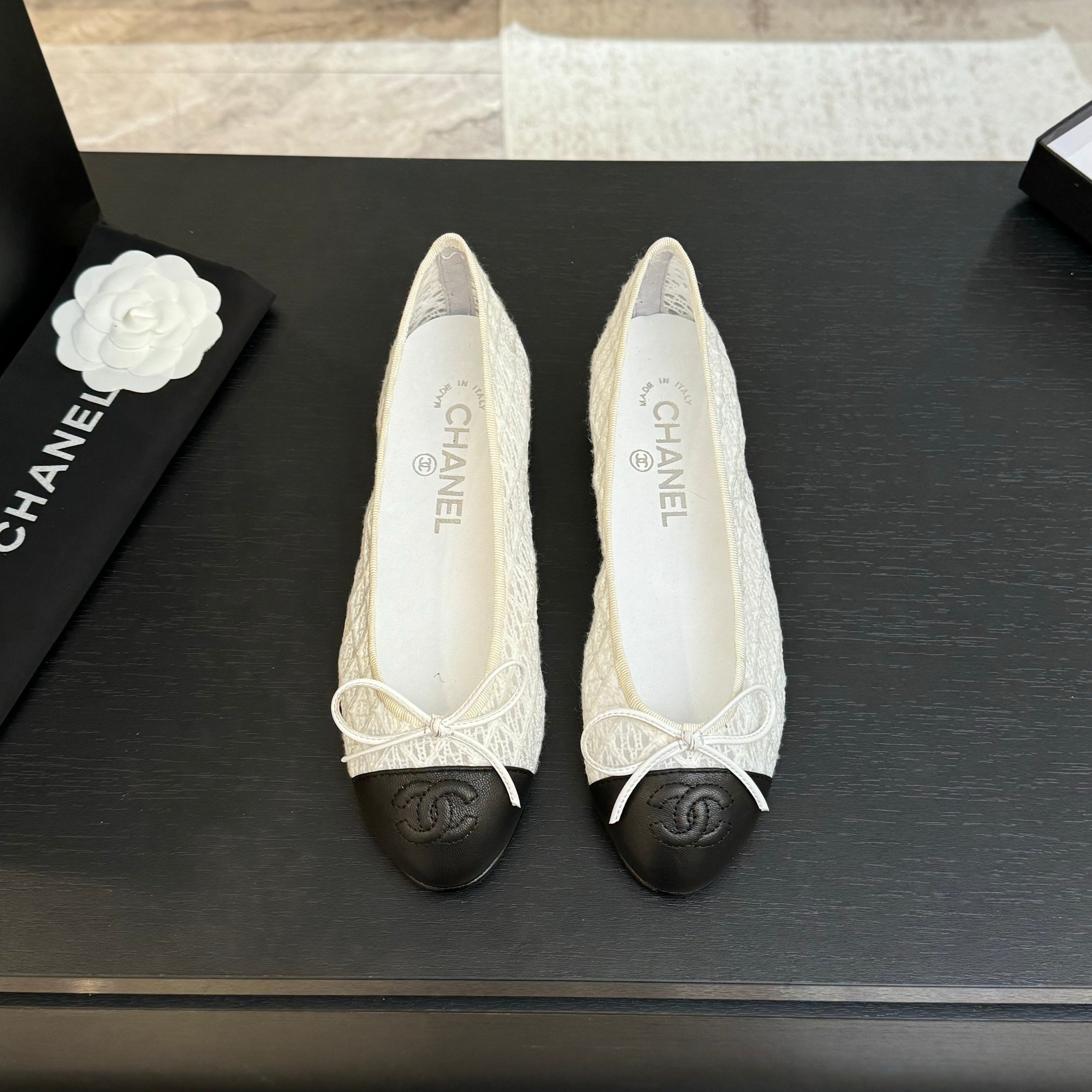 NO:226669,25Fw early spring latest color chanel small fragrance bow ballet flat shoes. Trust me. This is a pair of ballet shoes that can take you to a good place. The upper is original cloth, inner lining, sheepskin, soles, Italian leather outsole, size 34-41, positive size (34.40.41.42 custom-made, non-return, replacement), ballet shoes, chanel, sheepskin, Leather soles1986090925Fw早春最新配色chanel小香蝴蝶结芭蕾舞平底单鞋 相信我 这是一双能带你去到好地方的芭蕾舞鞋 鞋面原版布呢 内里羊皮内里 鞋底意大利真皮大底 码数34-41正码（34.40.41.42定制不退换）,芭蕾舞鞋,chanel,sheepskin,Leather soles,Women's Shoes