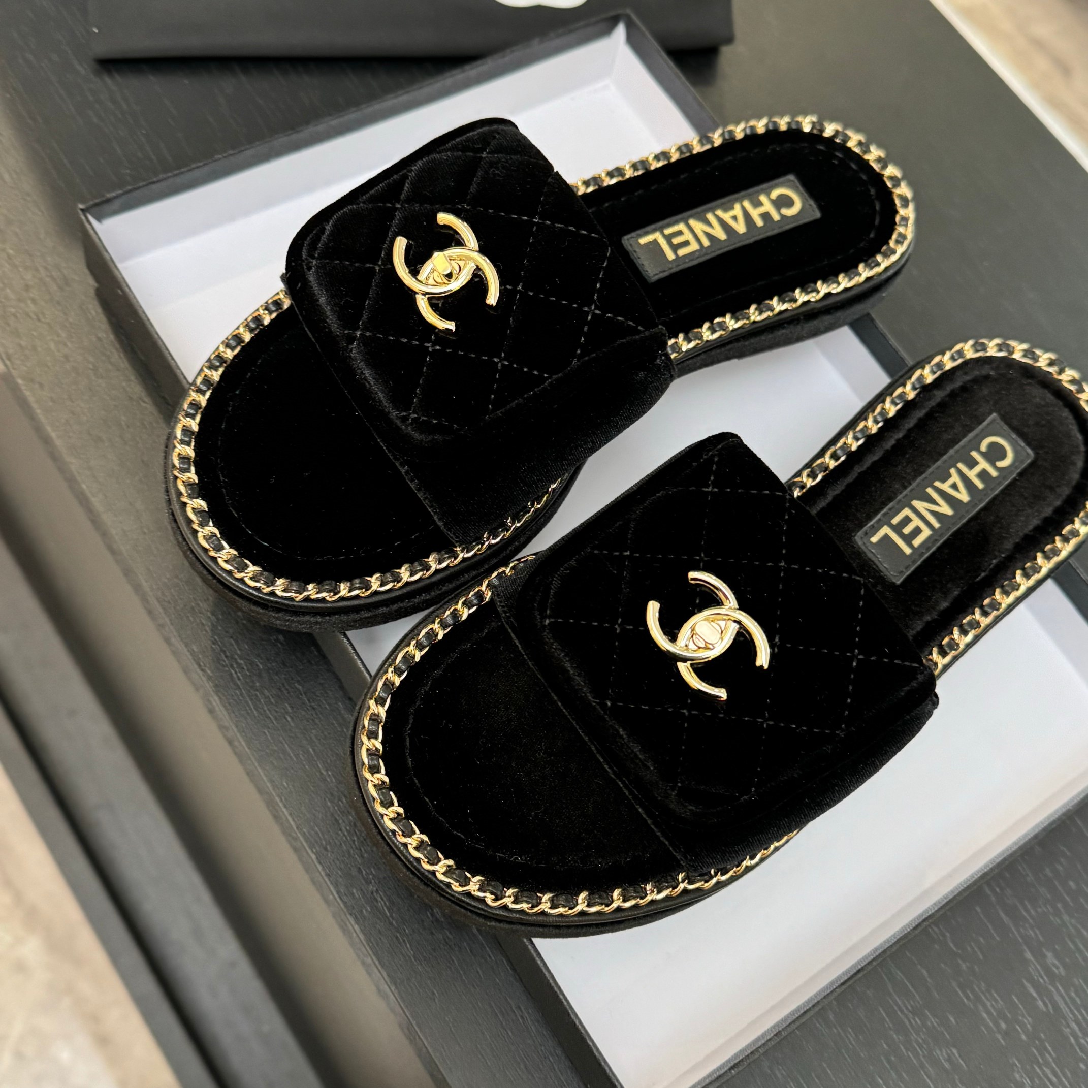 Canel Chanel Chain-Trimmed Quilted Double C Buckle Velvet Sandals Slides 4 a1744016327910 0250