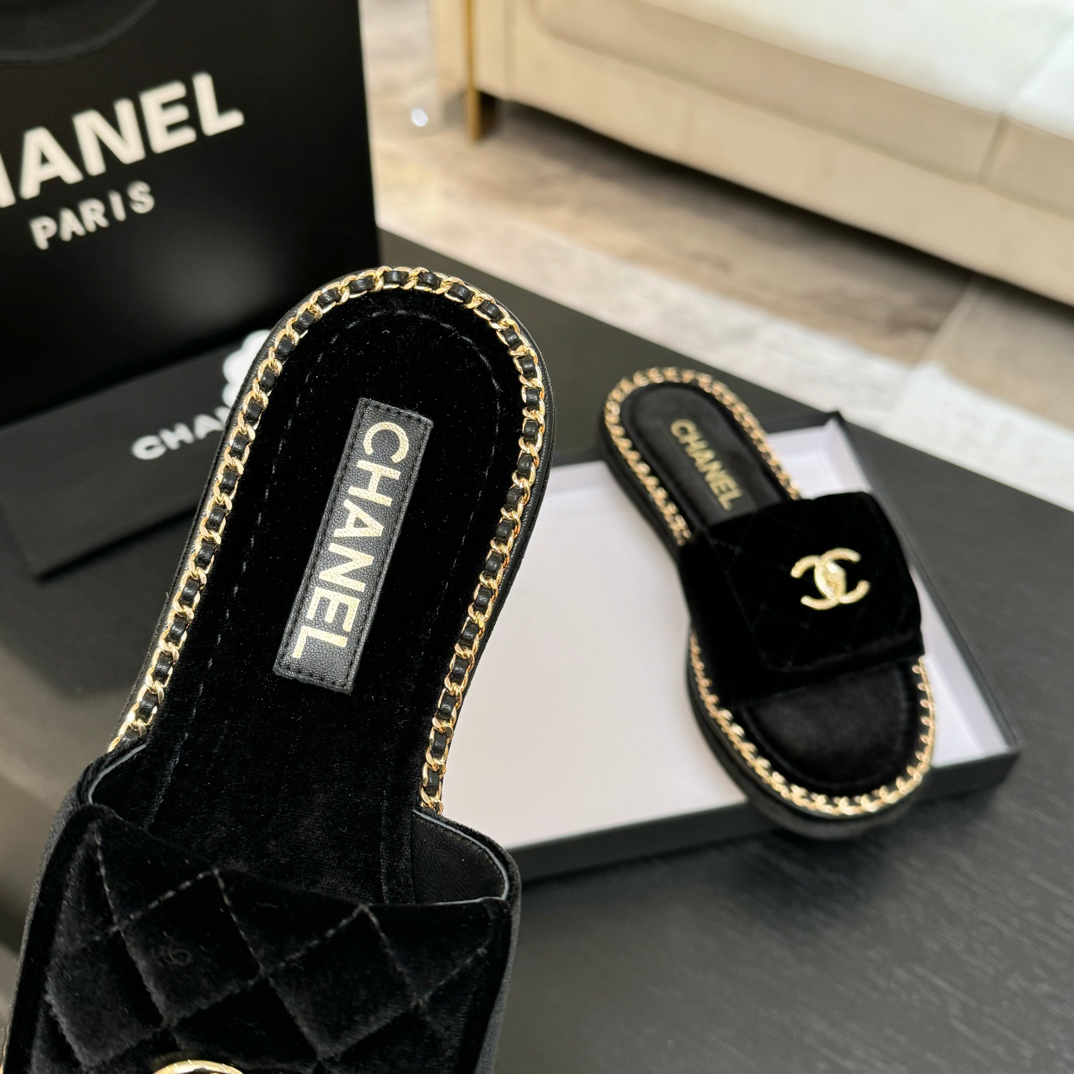 Canel Chanel Chain-Trimmed Quilted Double C Buckle Velvet Sandals Slides 6 a1744016328004 1530