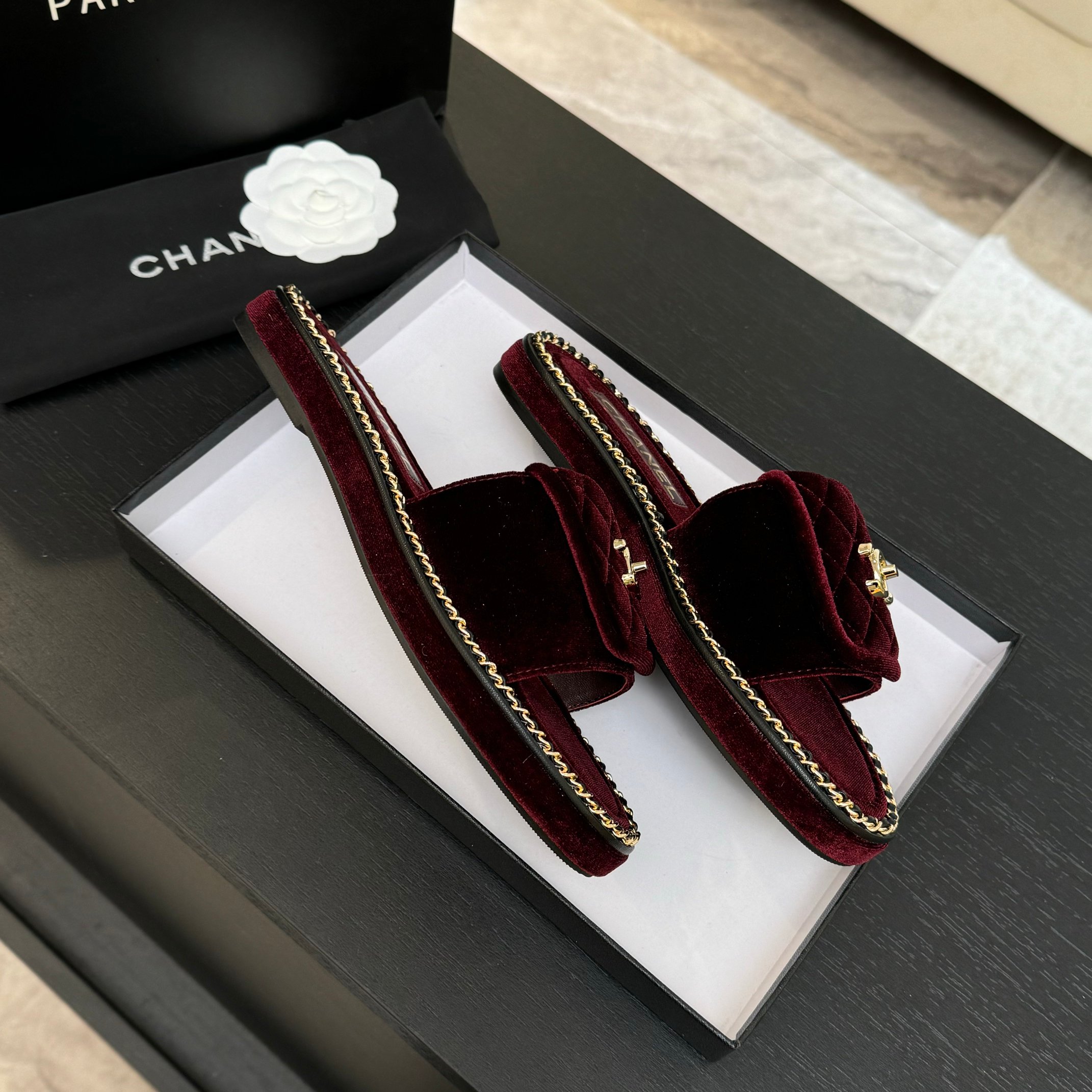 CanelChanel Chain-Trimmed Quilted Velvet CC Logo Sandals Slides Burgundy 5 a1744016366383 1368