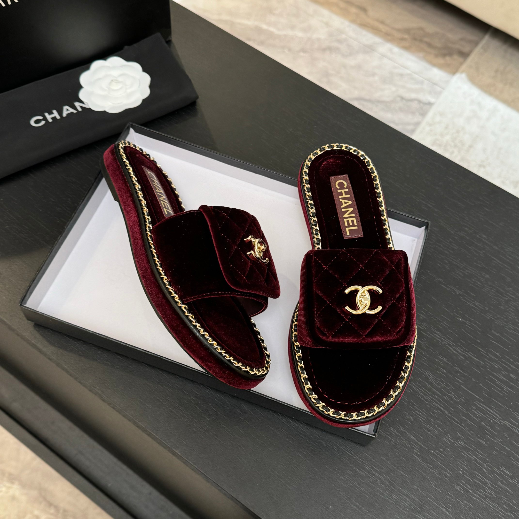 CanelChanel Chain-Trimmed Quilted Velvet CC Logo Sandals Slides Burgundy 4 a1744016366384 6033