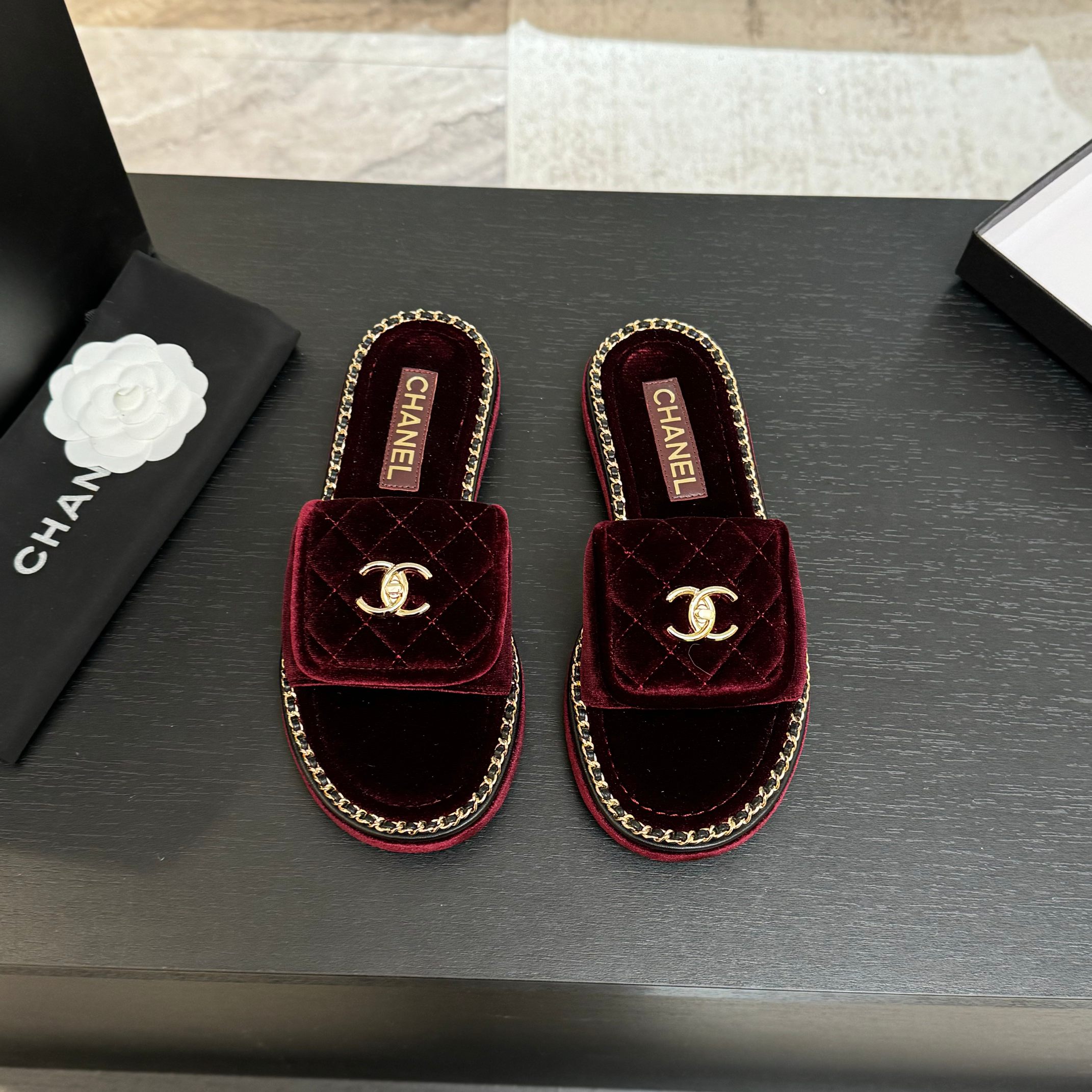 CanelChanel Chain-Trimmed Quilted Velvet CC Logo Sandals Slides Burgundy 3 a1744016366597 1085