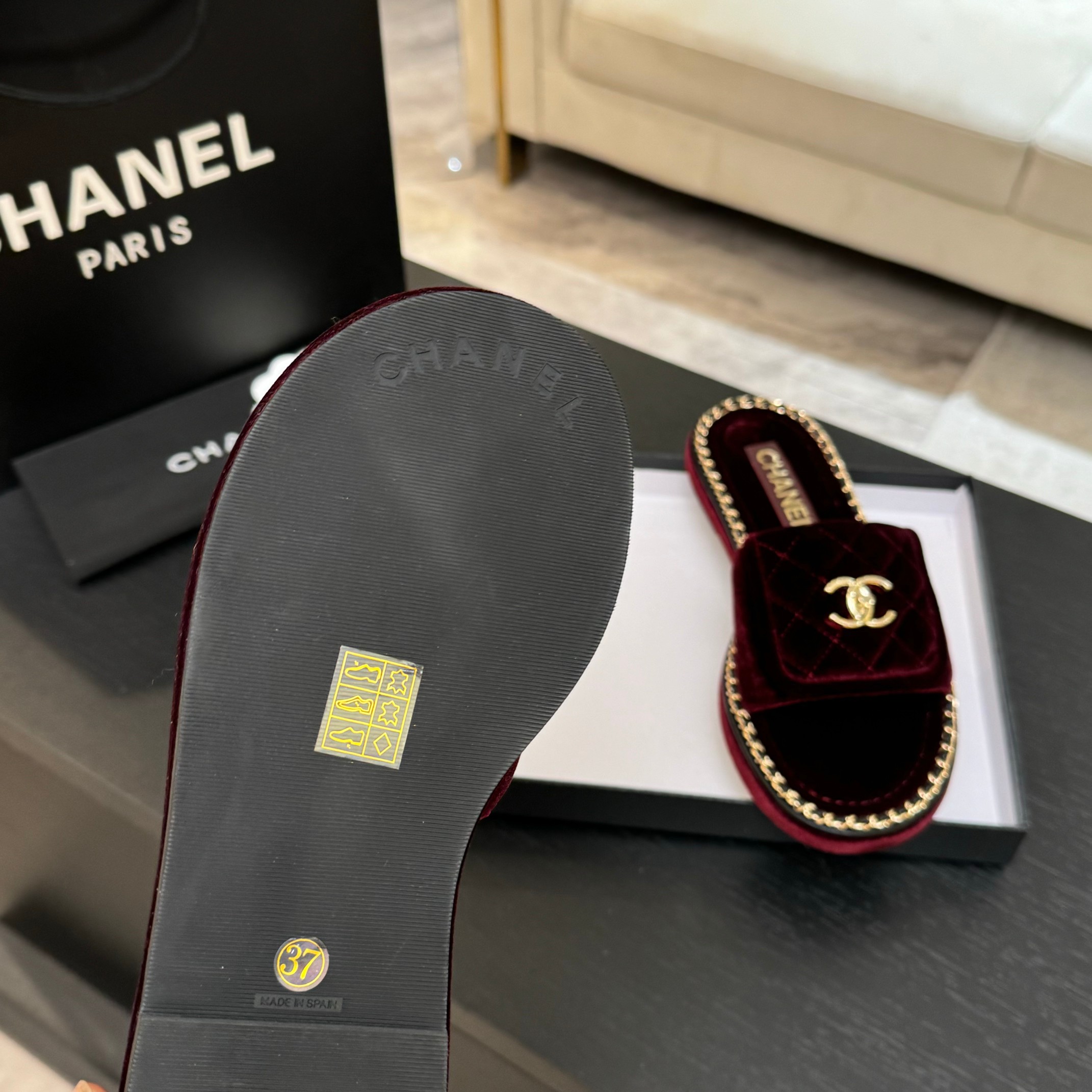 CanelChanel Chain-Trimmed Quilted Velvet CC Logo Sandals Slides Burgundy 9 a1744016368596 2114