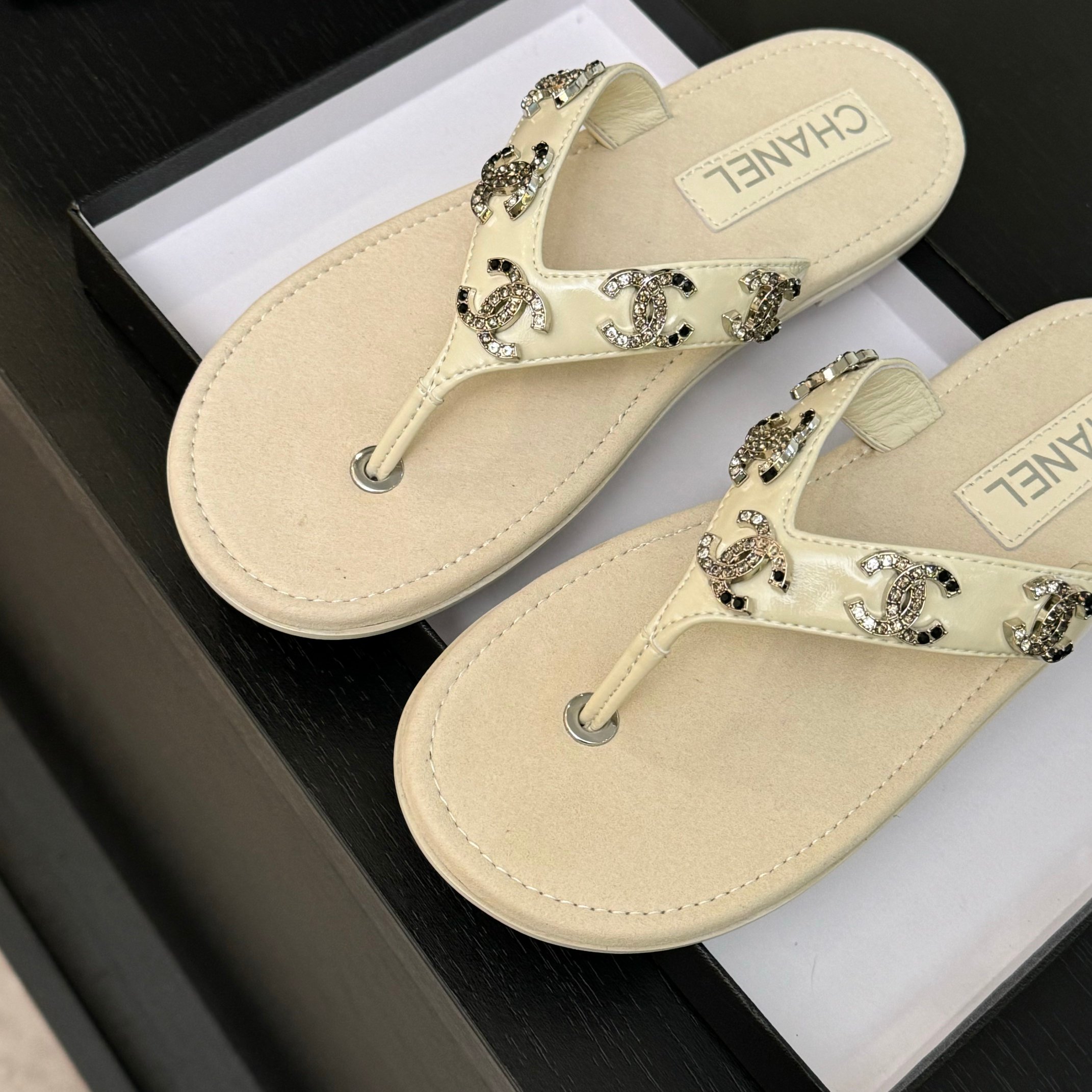 Chanel Women's Lambskin Leather Thong Sandals with CC Embellishments 5 a1744187492422 1108