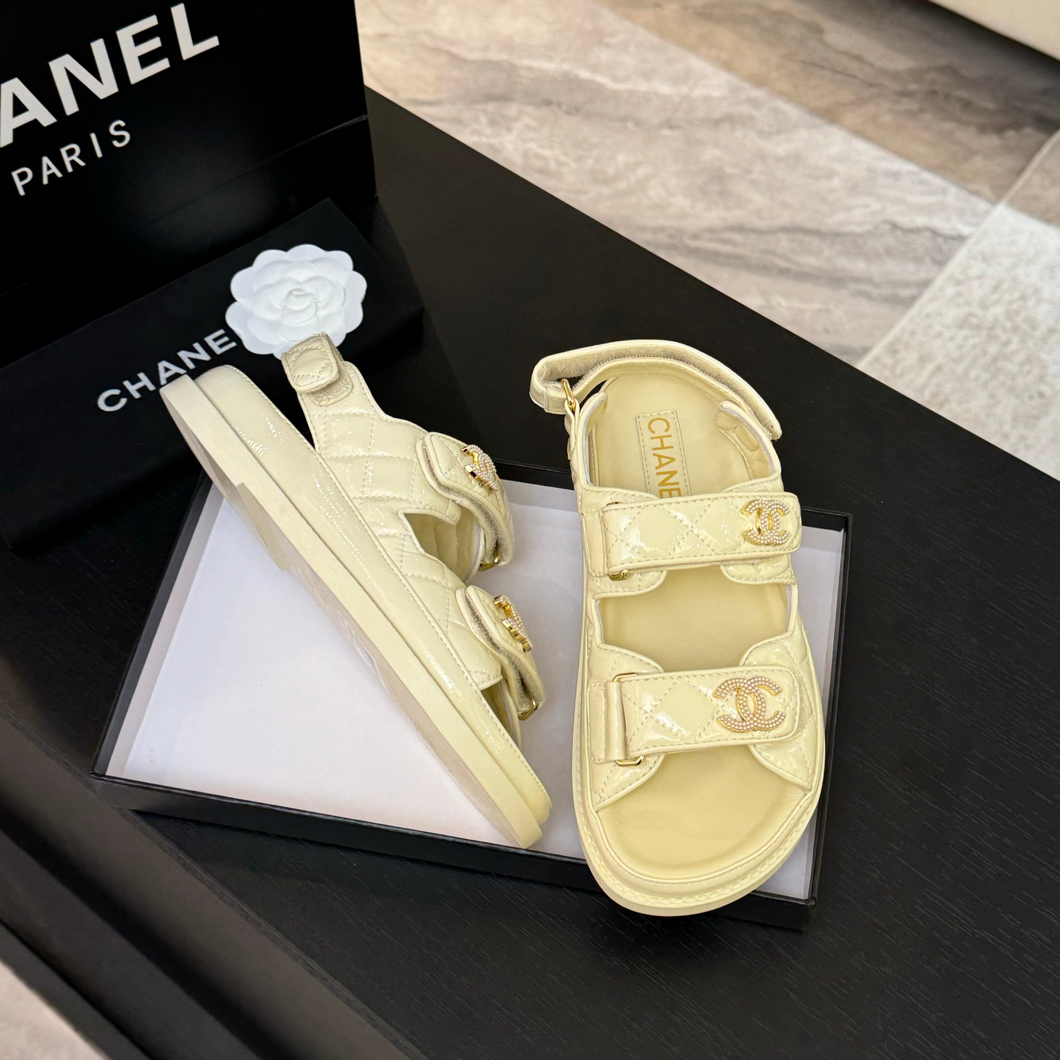 Elegant Beach Sandals with Velcro Straps Designer Sandals for Women 9 a1744187878955 0826