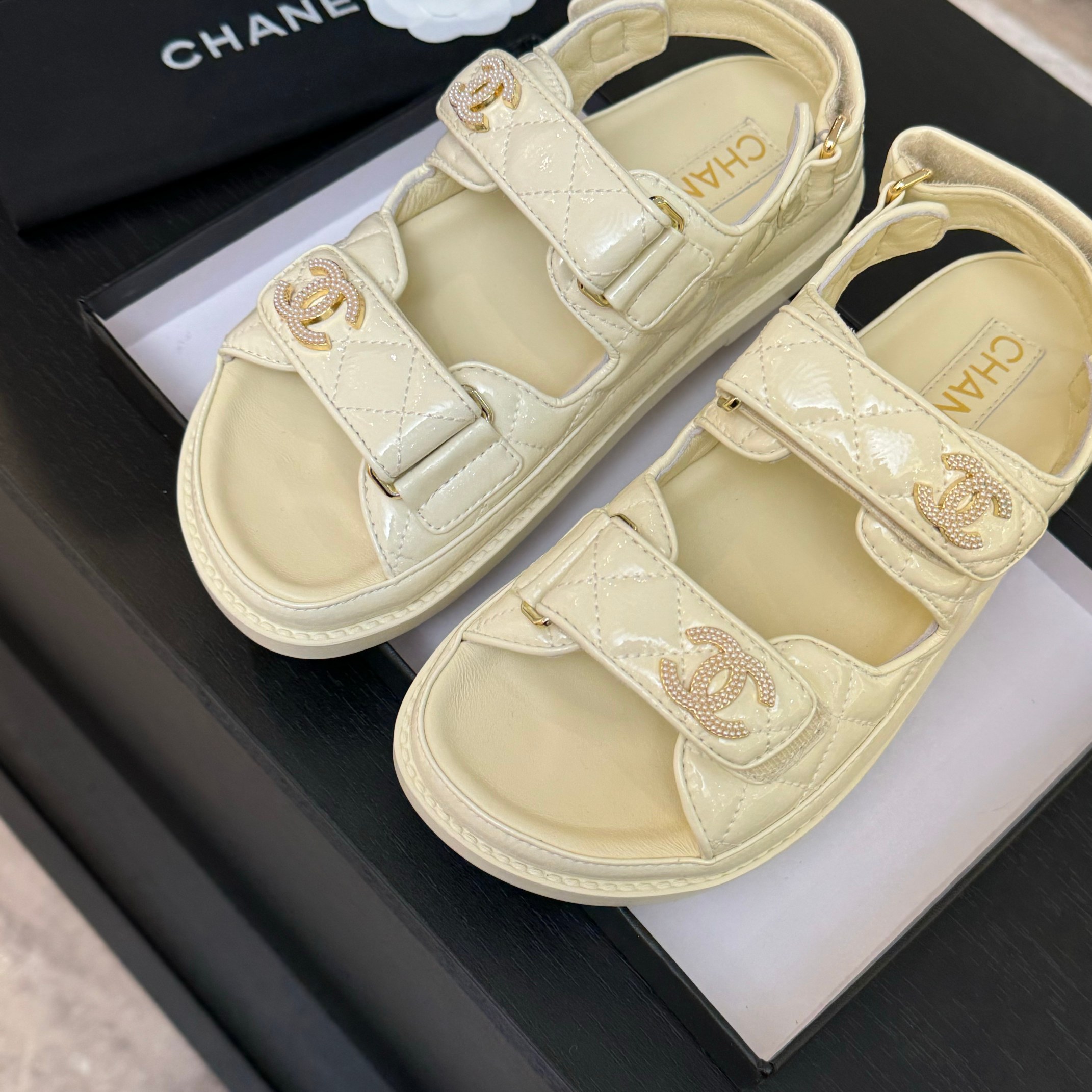 Elegant Beach Sandals with Velcro Straps Designer Sandals for Women 7 a1744187878979 7533