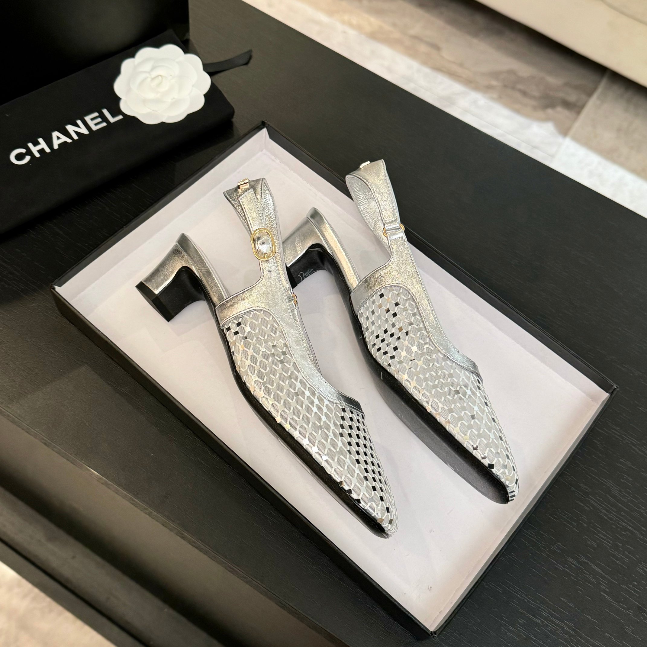 Elegant Chanel-Inspired Flat Sandals with Quilted Design and Double C Logo 4 a1744275903017 1021