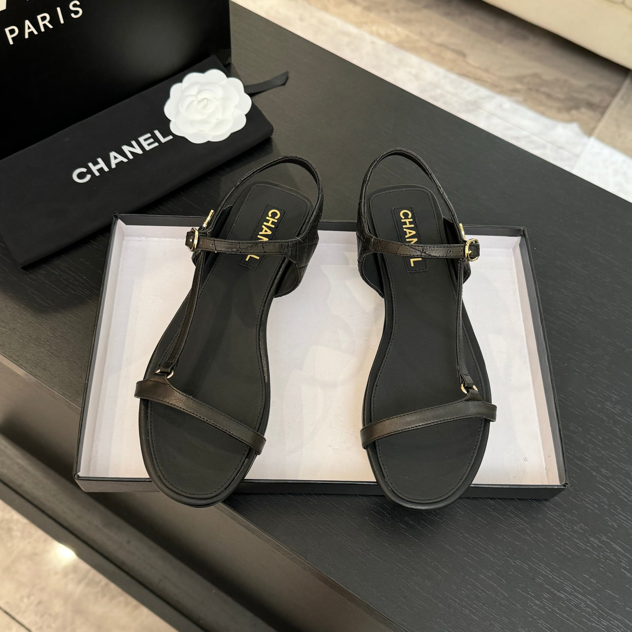 Elegant Chanel-Inspired Flat Sandals with Quilted Design and CC Logo Accent 8 a1744275930950 1124