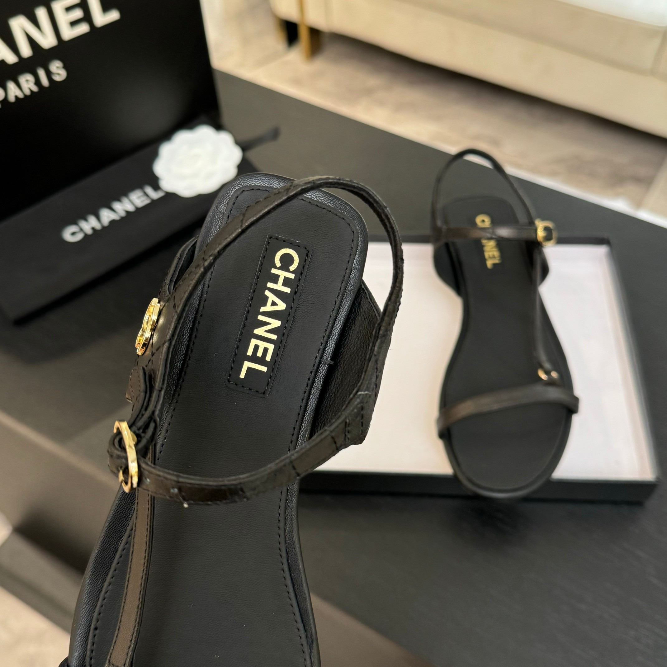 Elegant Chanel-Inspired Flat Sandals with Quilted Design and CC Logo Accent 4 a1744275943470 3404