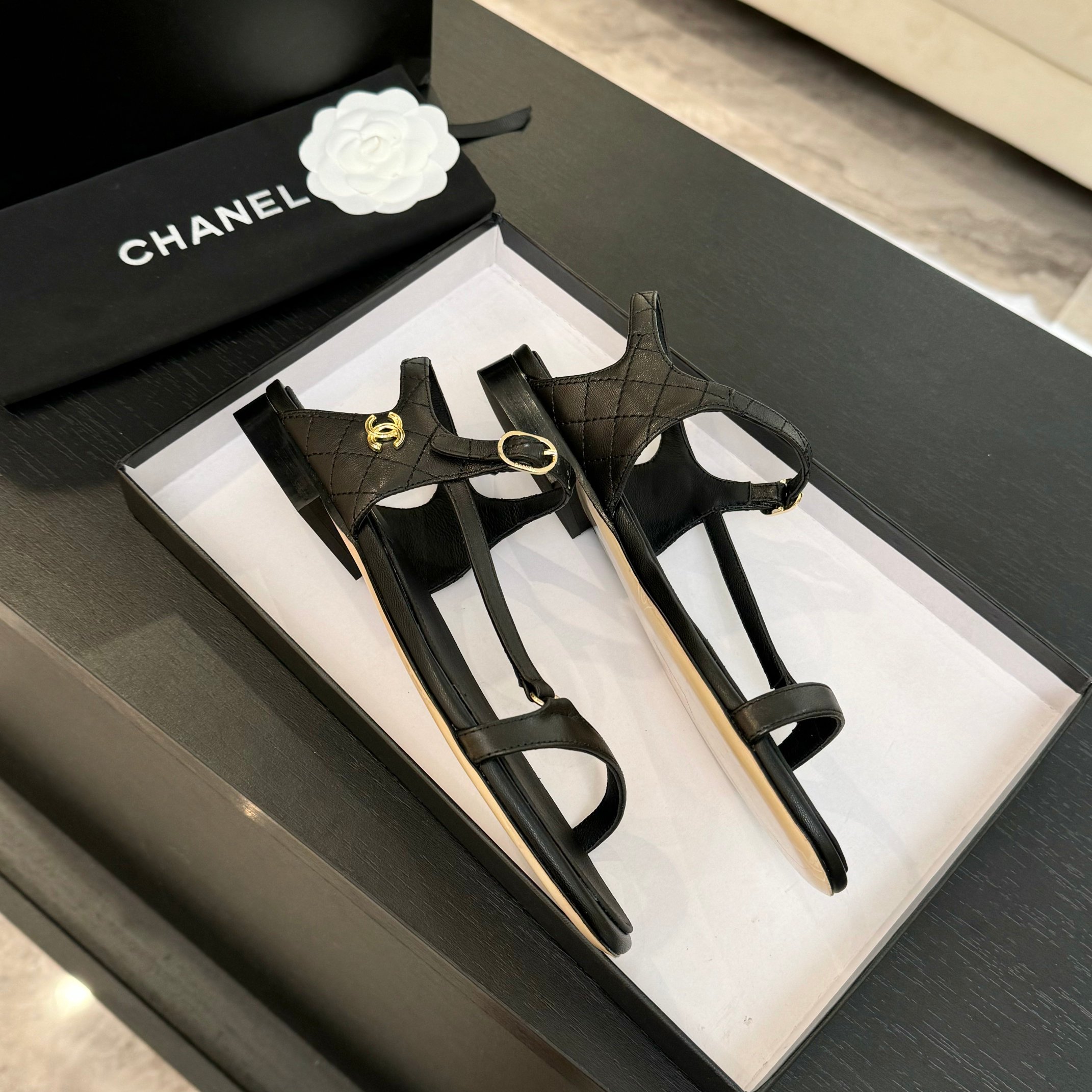 Elegant Chanel-Inspired Flat Sandals with Quilted Design and CC Logo Accent 6 a1744275943640 8650