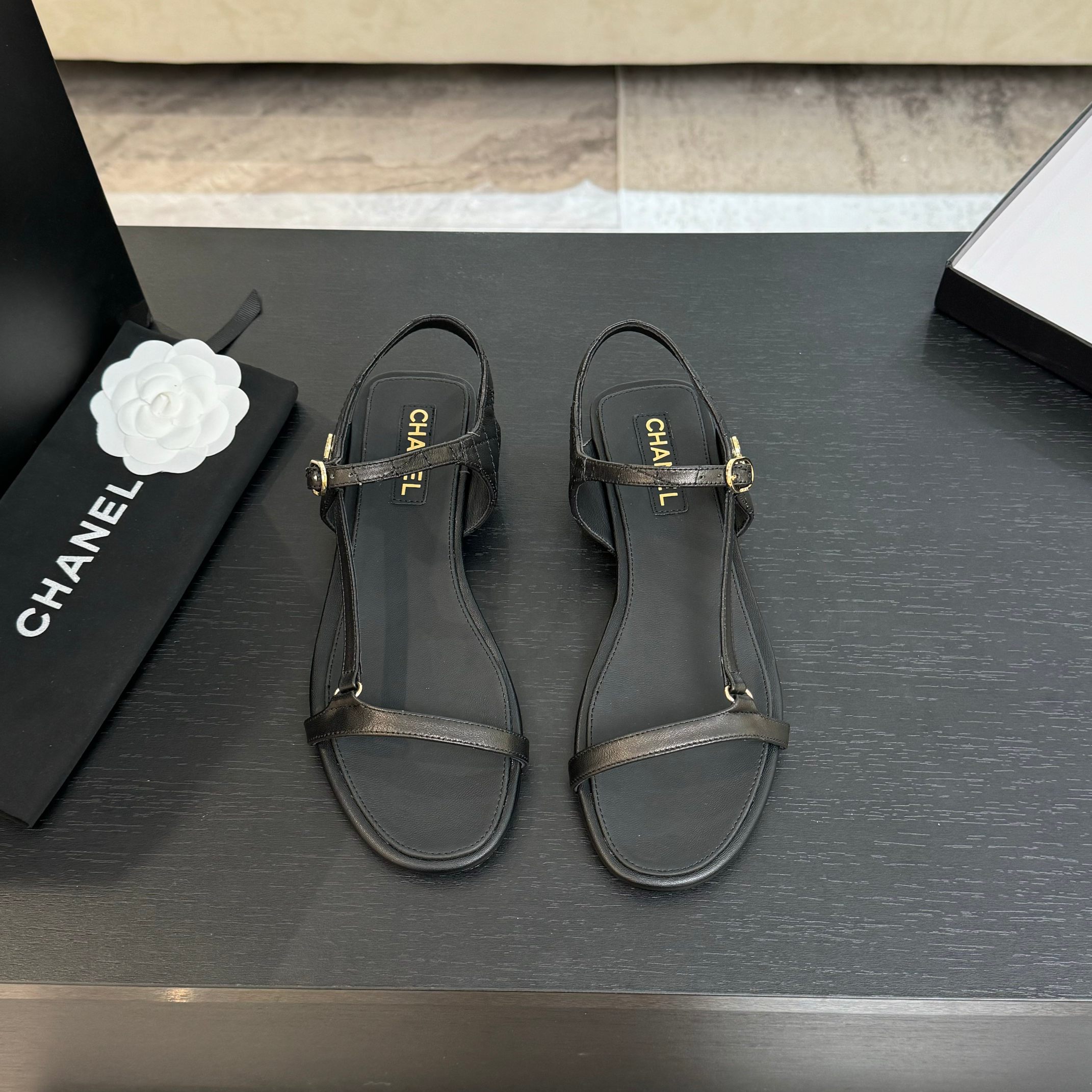 Elegant Chanel-Inspired Flat Sandals with Quilted Design and CC Logo Accent 3 a1744275944200 2425