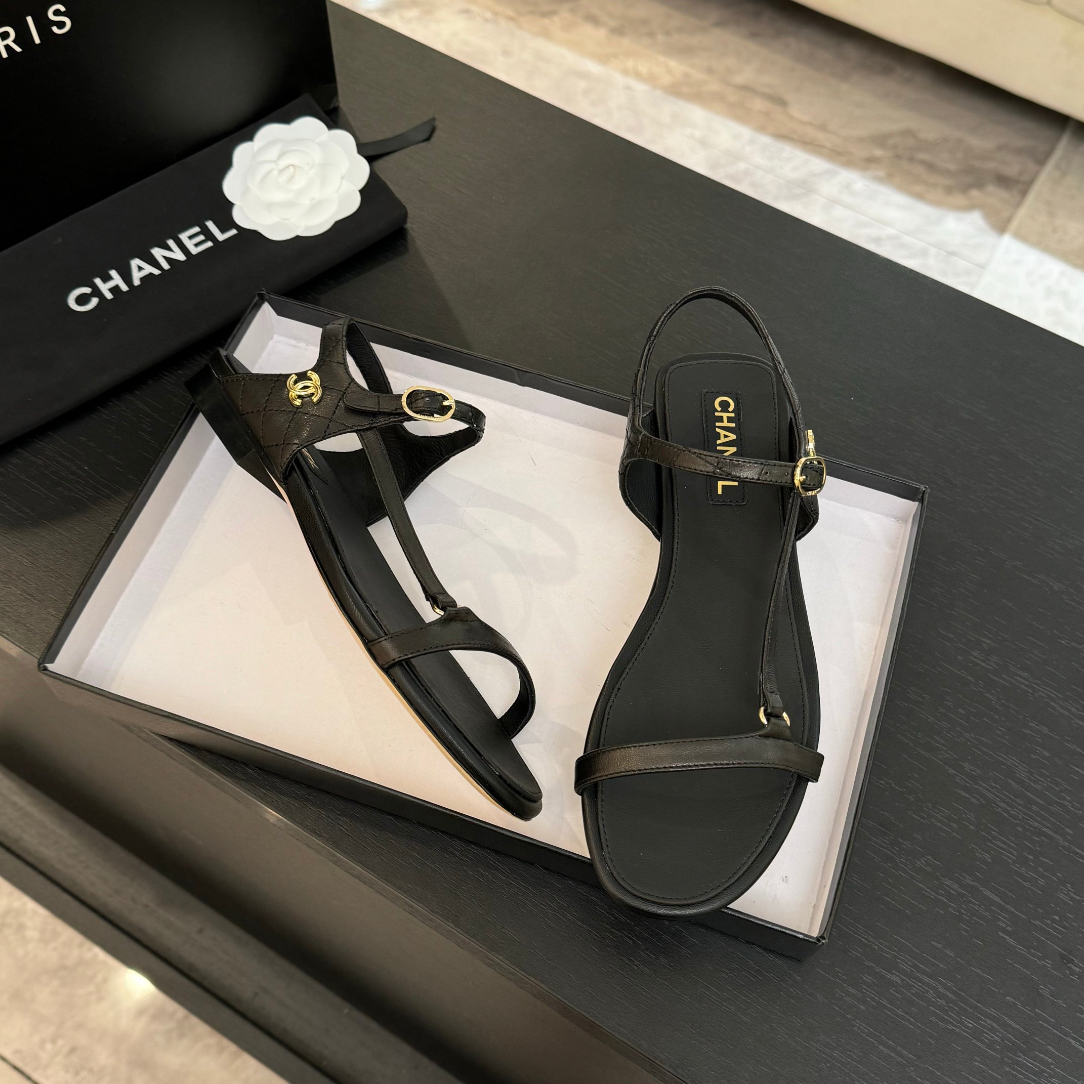 Elegant Chanel-Inspired Flat Sandals with Quilted Design and CC Logo Accent 7 a1744275946814 1765