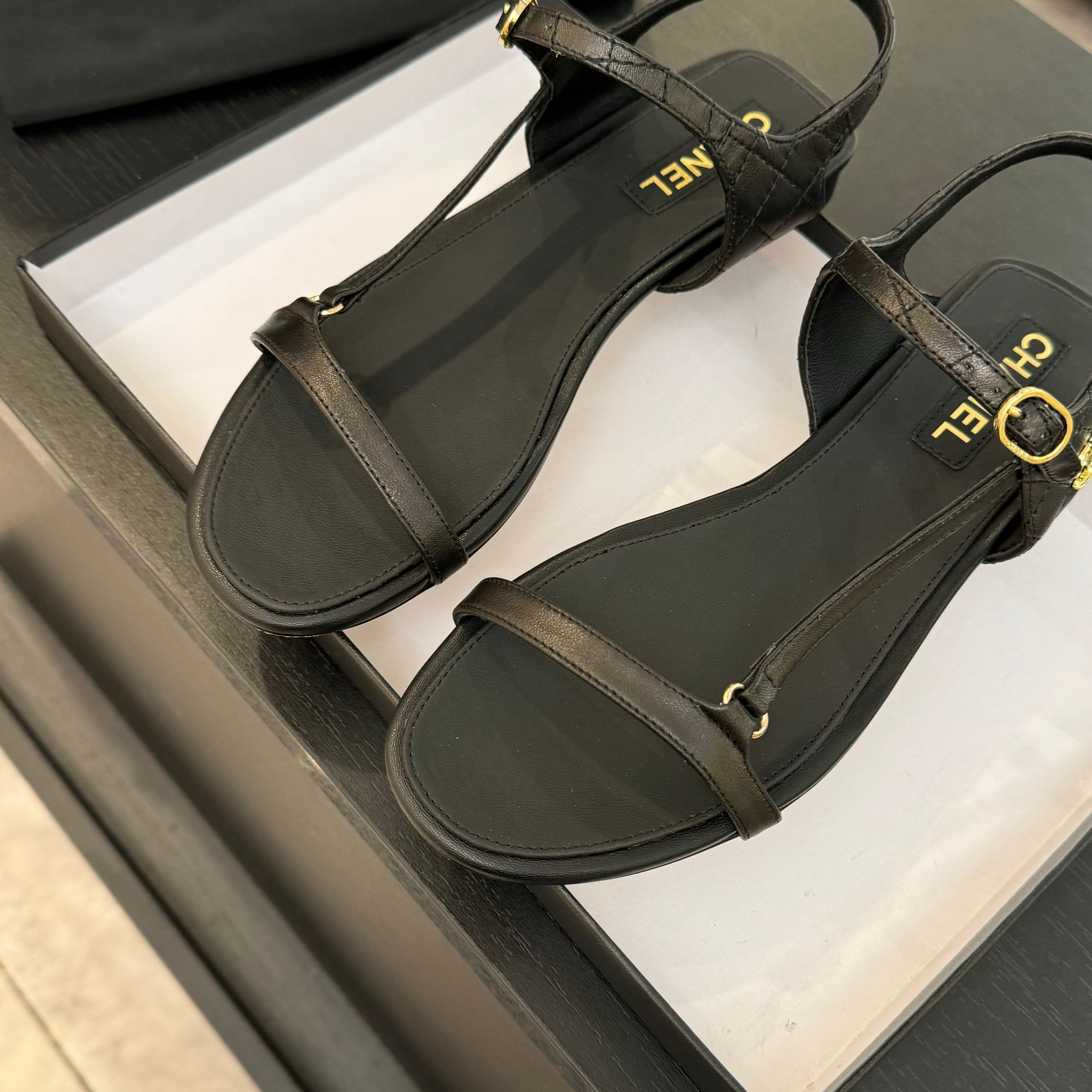 Elegant Chanel-Inspired Flat Sandals with Quilted Design and CC Logo Accent 9 a1744275946836 6241