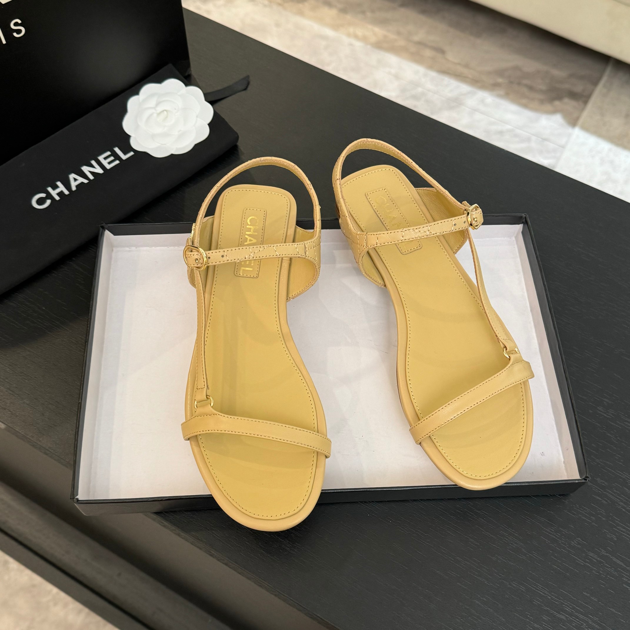 Elegant Chanel-Style Flat Sandals with Quilted Design and Iconic CC Detail 8 a1744275952125 2440