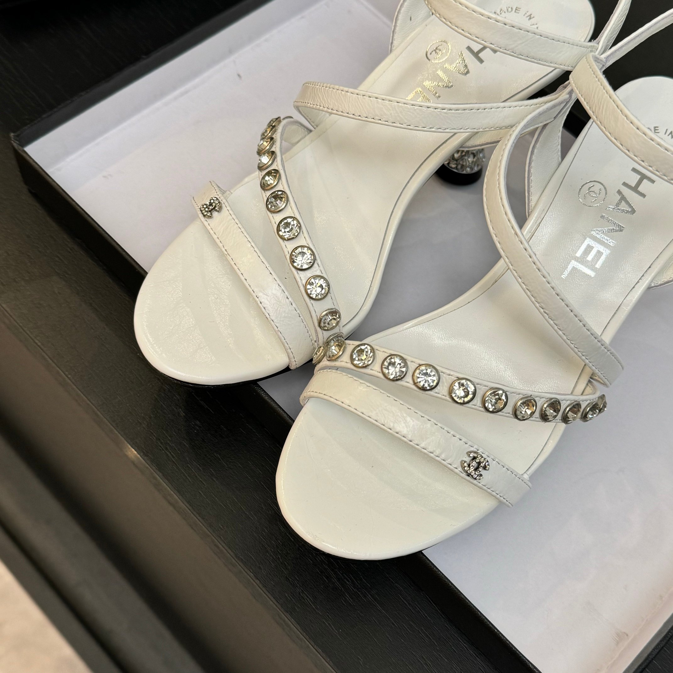 Chanell 25C Pearl Double C Buckle High Heels - Vintage & Retro Style 9 a1748162384086 2382