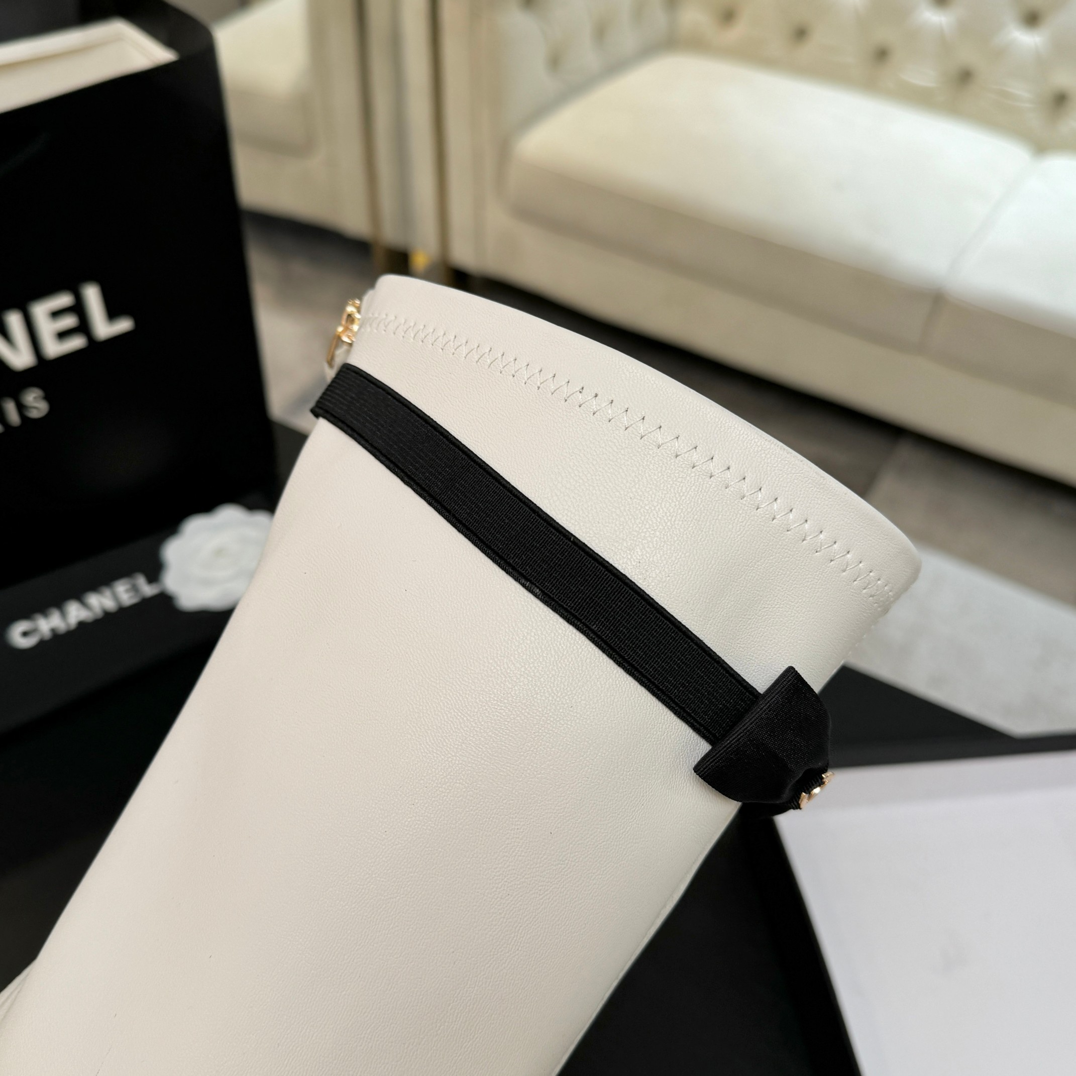 מגפי ידים של Chanel בסגנון ריפות ועקב מרובע 6 a1757839274085 6484