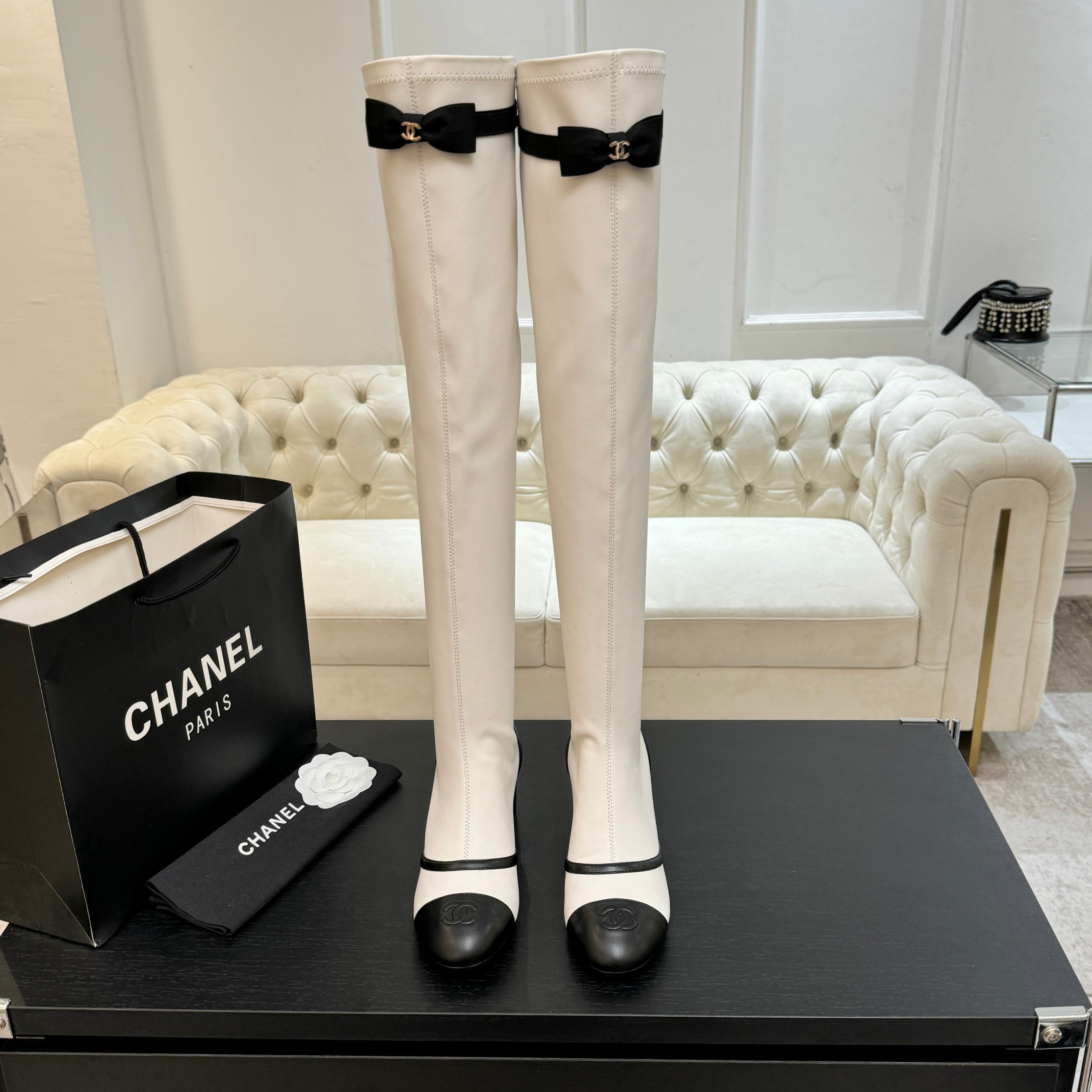 מגפי ידים של Chanel בסגנון ריפות ועקב מרובע 2 a1757839274115 1073