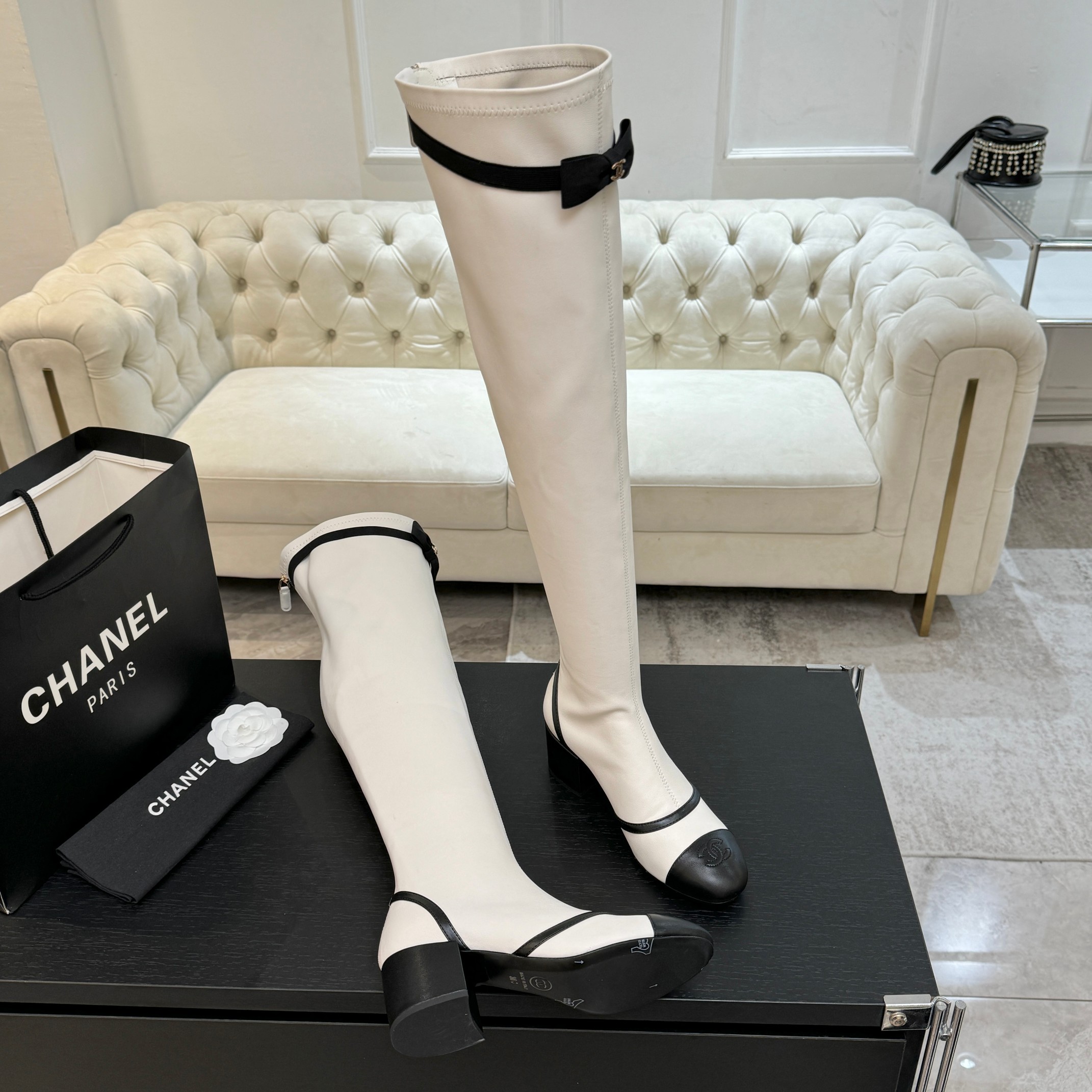 מגפי ידים של Chanel בסגנון ריפות ועקב מרובע 4 a1757839274128 3783