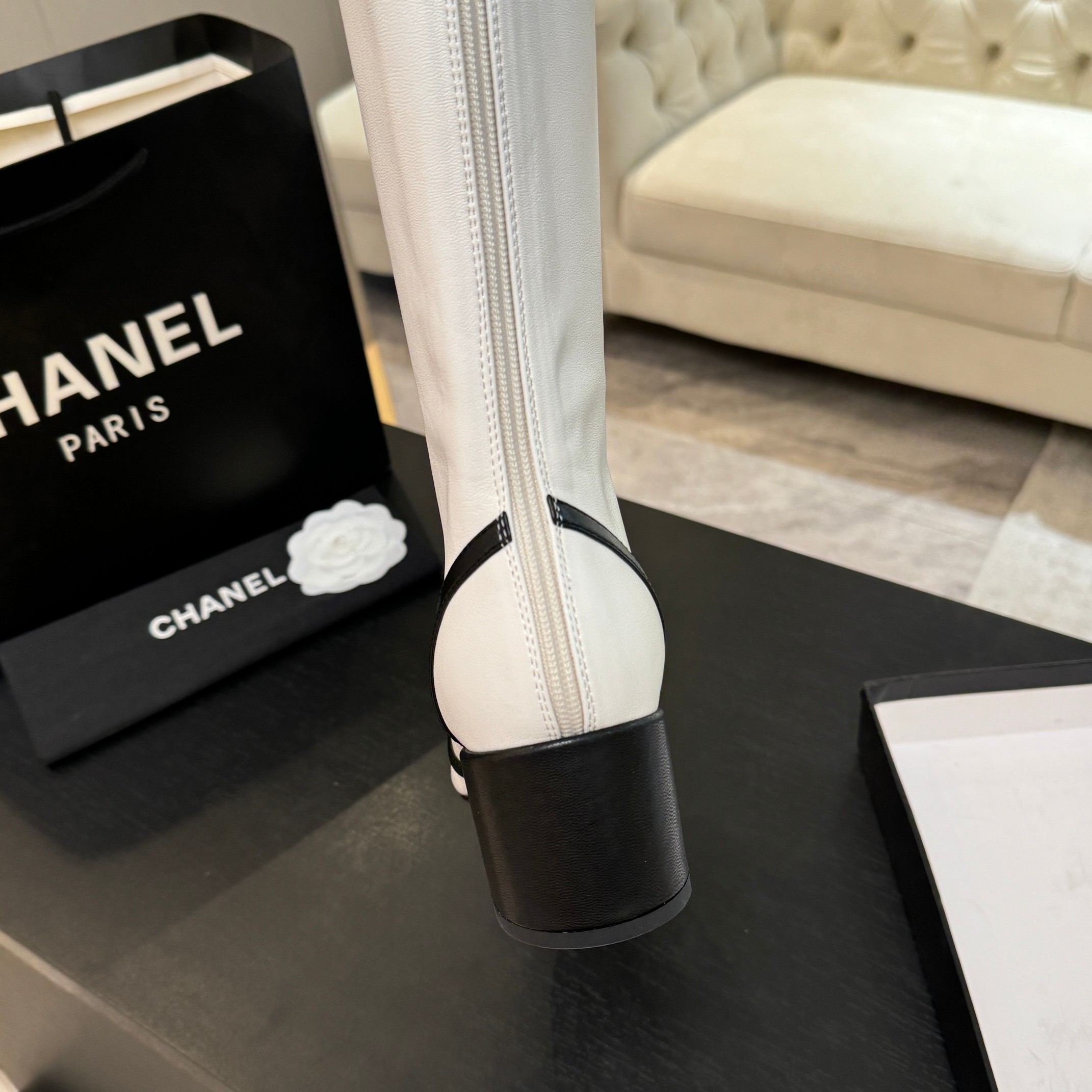 מגפי ידים של Chanel בסגנון ריפות ועקב מרובע 5 a1757839274130 2736