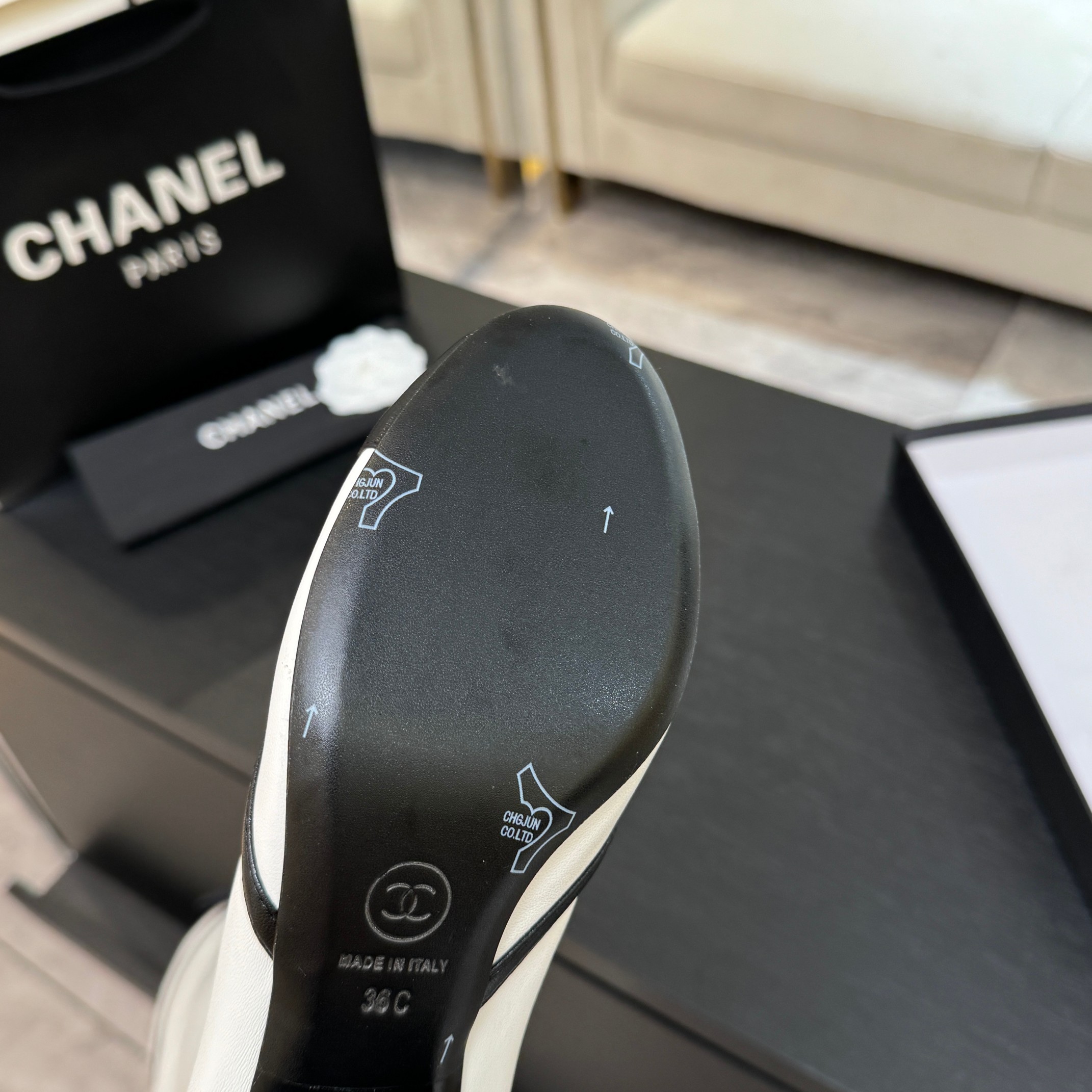 מגפי ידים של Chanel בסגנון ריפות ועקב מרובע 10 a1757839276606 7038