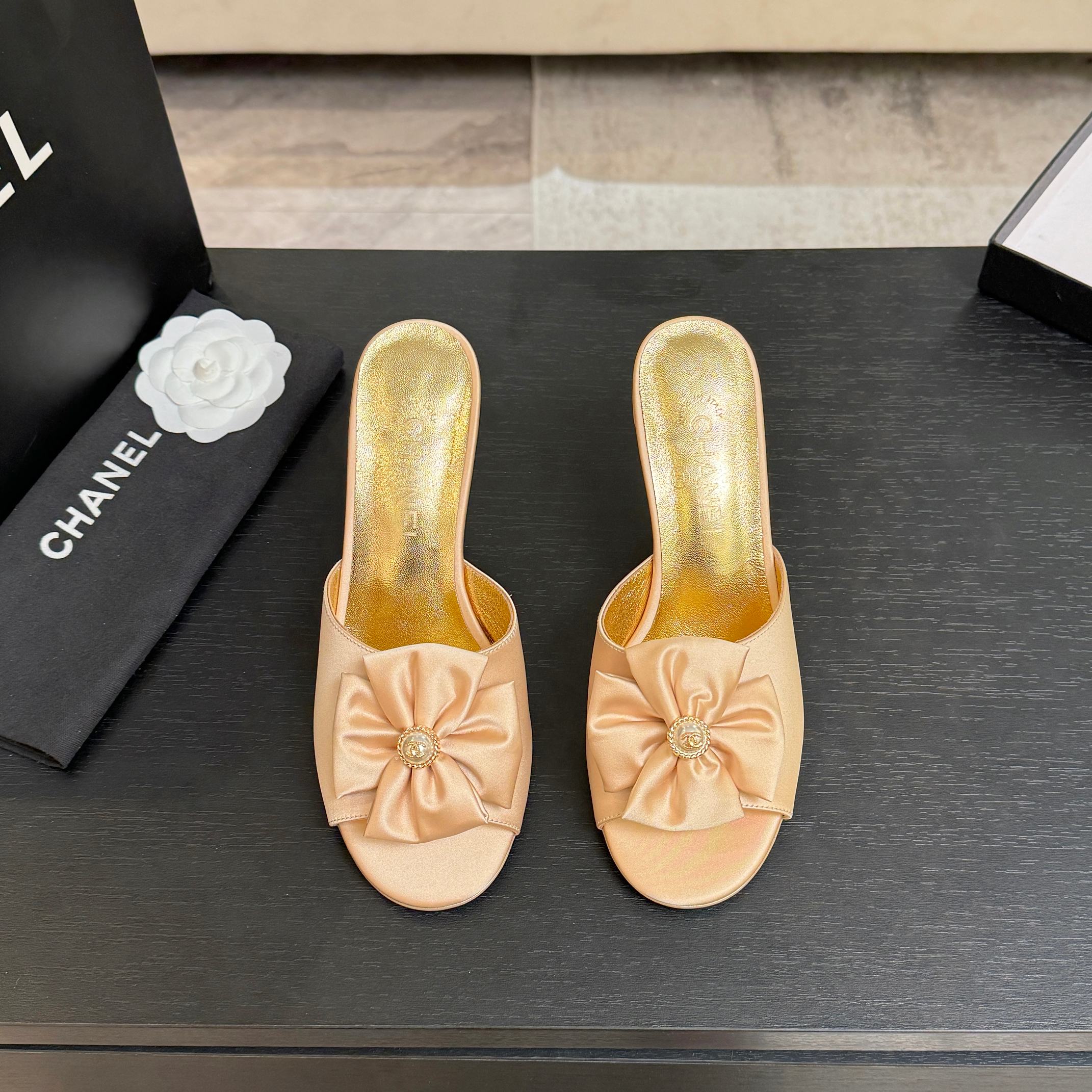 CHANE * ｜ Las nuevas flores de otoño e invierno de 25K de Xiaoxiang 🌸 pantuflas de tacón alto Cuando el estilo clásico…
