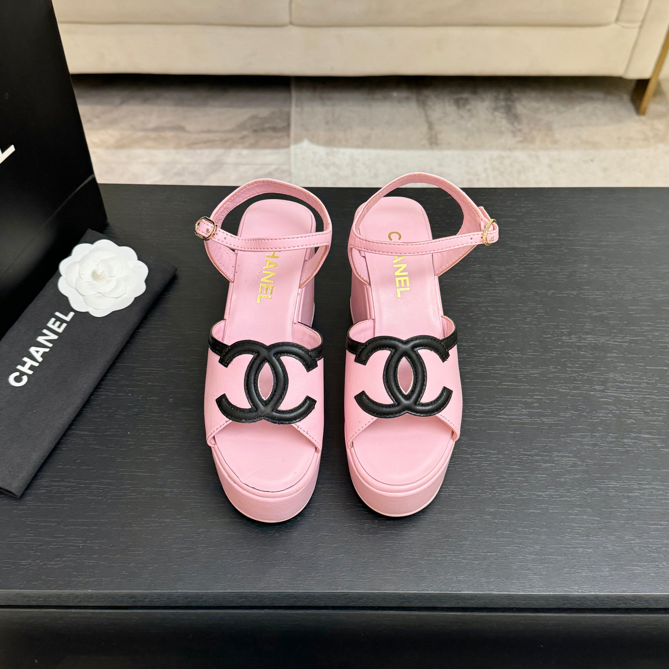 NO:789786,Chanel 26P show thick-soled platform sandals!  The upper is Yangjing, the waterproof platform is 4cm, and the heel is 12cm!  Very stable when put on!  Wear it and you will be 2.8 meters tall. Sheepskin lining and original outsole. Size: 35-39 40 custom-made, high heels and sandals, chanel, sandals, high heels, sheepskin, sheep.19860909Chanel 26P秀款厚底防水台凉鞋！ 鞋面羊京,防水台4cm,后跟12cm！ 上脚后很稳！穿上立马两米八 内里垫脚羊皮,原版大底. Size:35-39 40定做,高跟鞋凉鞋,chanel,sandals,high heels,sheepskin,sheep,Women's Shoes