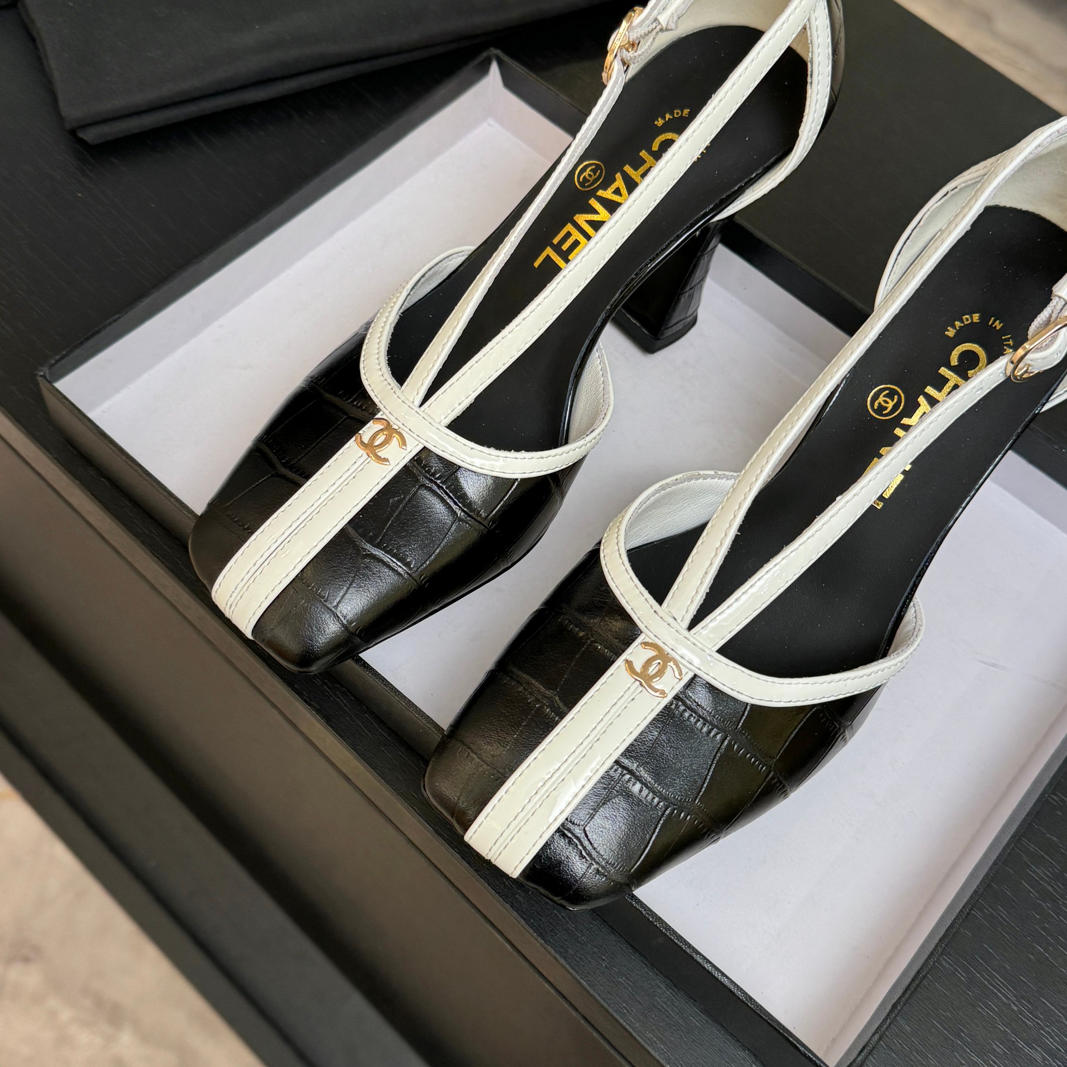 샤넬 더블 C 스플라이싱 오픈 토 샌들 98458 이미지 3
