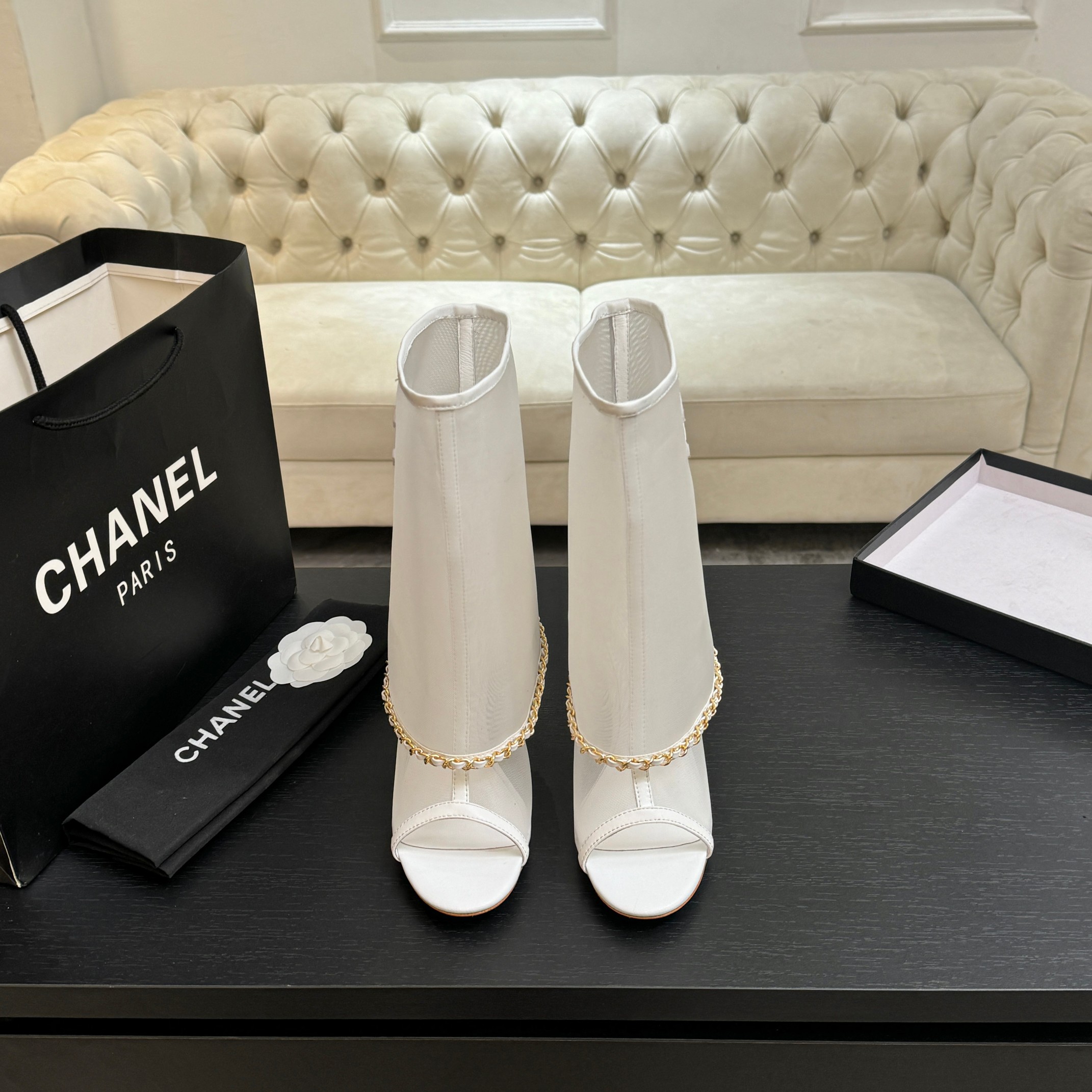 NO:887003,Chanel Xiaoxiang 26 new mesh short boots are perfect whether paired with trousers or skirts. The small square toe design is very good at modifying the shape of the feet. A must-have for little fairies!  Top-grade mixed sheepskin lining, Italian imported cowhide outsole, size 35-39, boots, chanel, boots, skirts, cowhide, sheepskin19860909Chanel 小香26新品网纱短靴 无论搭配裤装还是裙装都是完美 小方头的设计很好的修饰脚型 小仙女们必备！ 内里顶级混种羊皮 意大利进口牛皮大底 码数 35-39,靴子,chanel,boots,skirts,cowhide,sheepskin,Women's Shoes