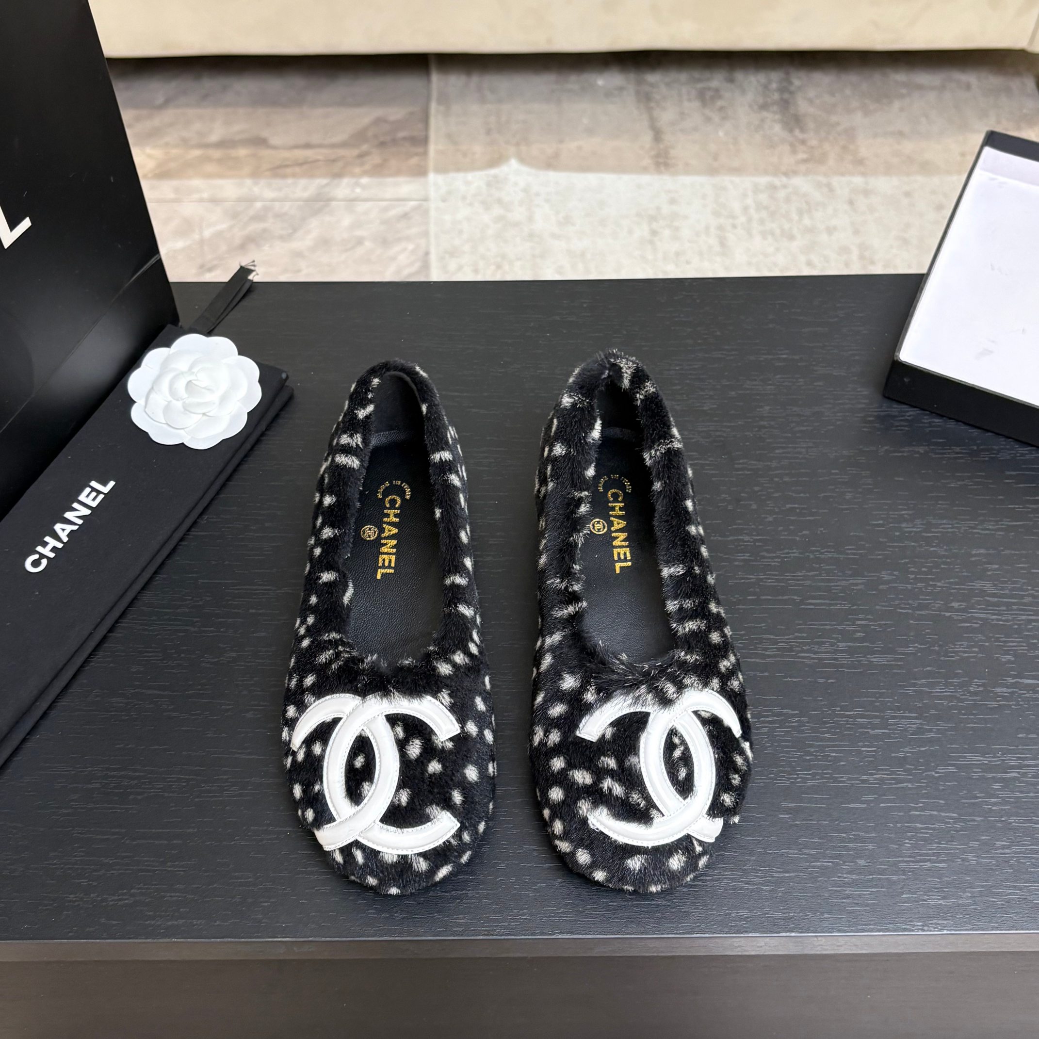 Chanel CC Logo Flats