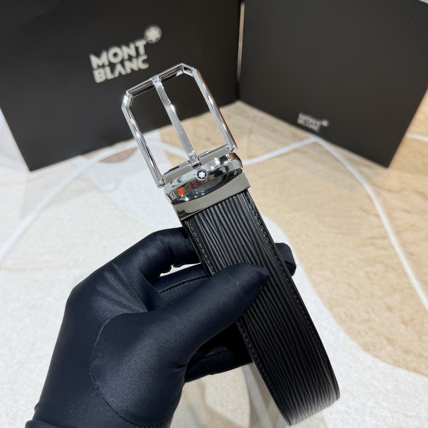 MONT BLANC   万宝龙   宽度:3.5CM   专柜新款[庆祝]  代购品质  双面进口小牛