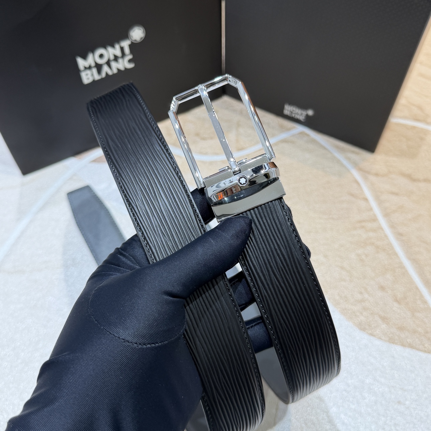 MONT BLANC   万宝龙   宽度:3.5CM   专柜新款[庆祝]  代购品质  双面进口小牛