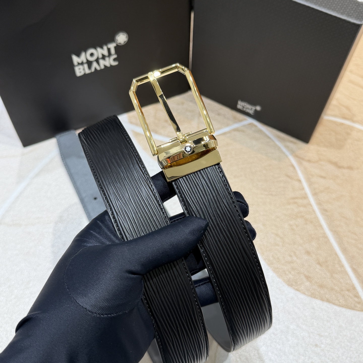 MONT BLANC   万宝龙   宽度:3.5CM   专柜新款[庆祝]  代购品质  双面进口小牛