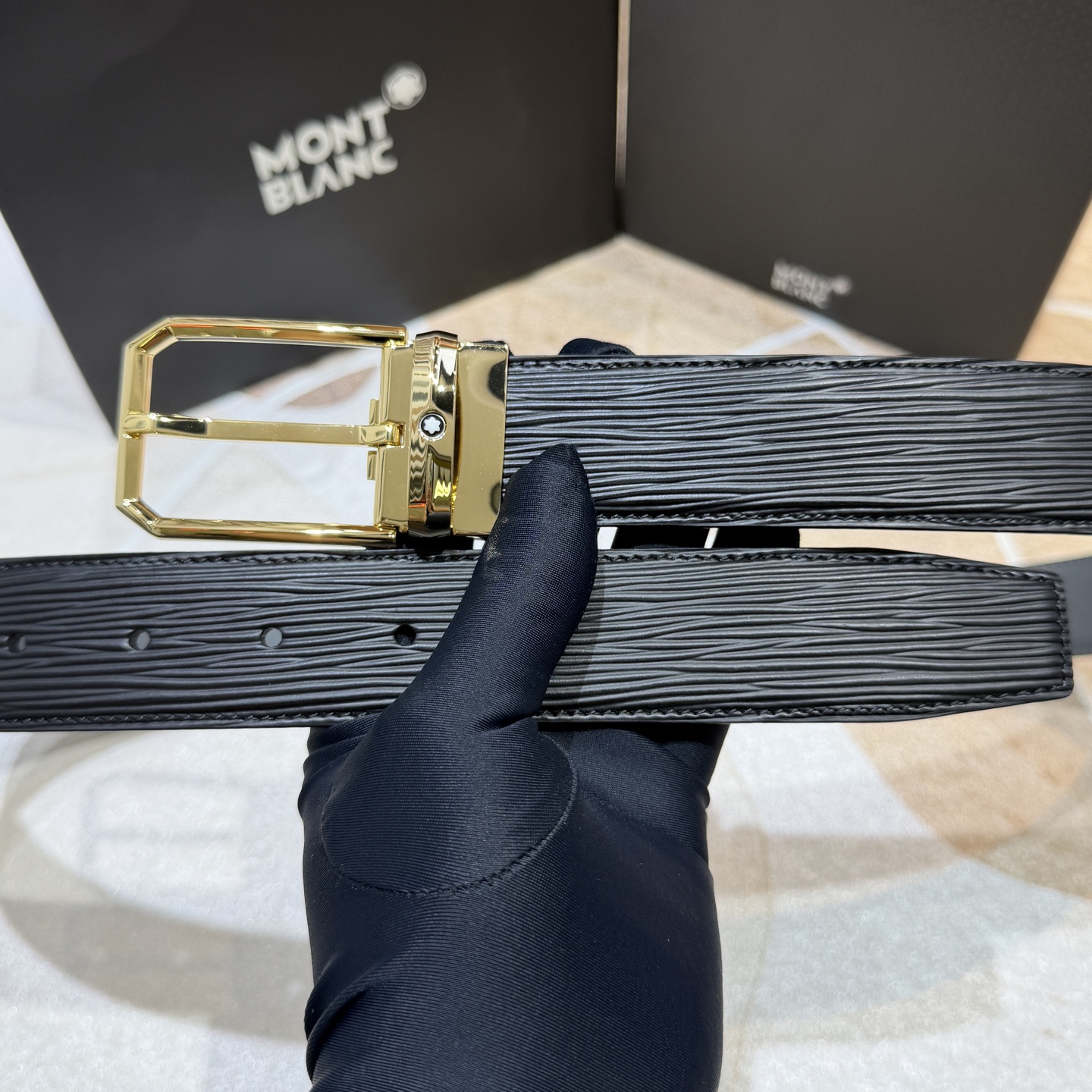 MONT BLANC   万宝龙   宽度:3.5CM   专柜新款[庆祝]  代购品质  双面进口小牛